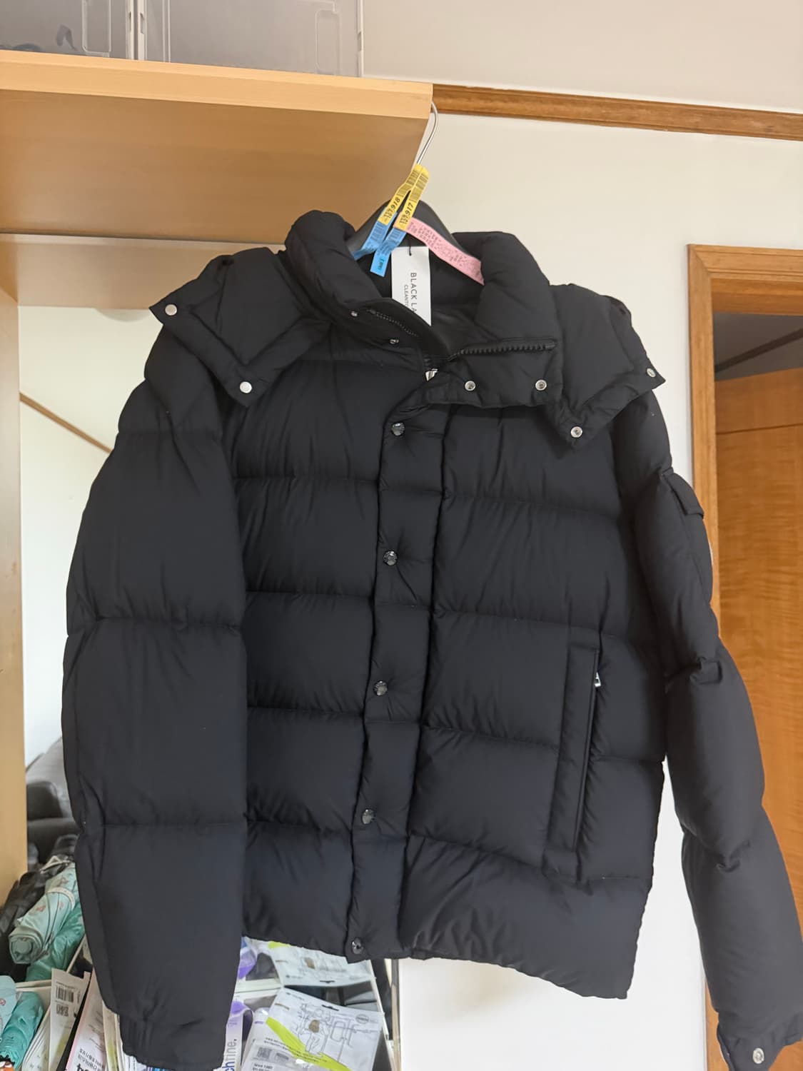 몽클레어 마야 70(베제르) 후드 숏 다운 자켓 블랙 5 상품이미지1