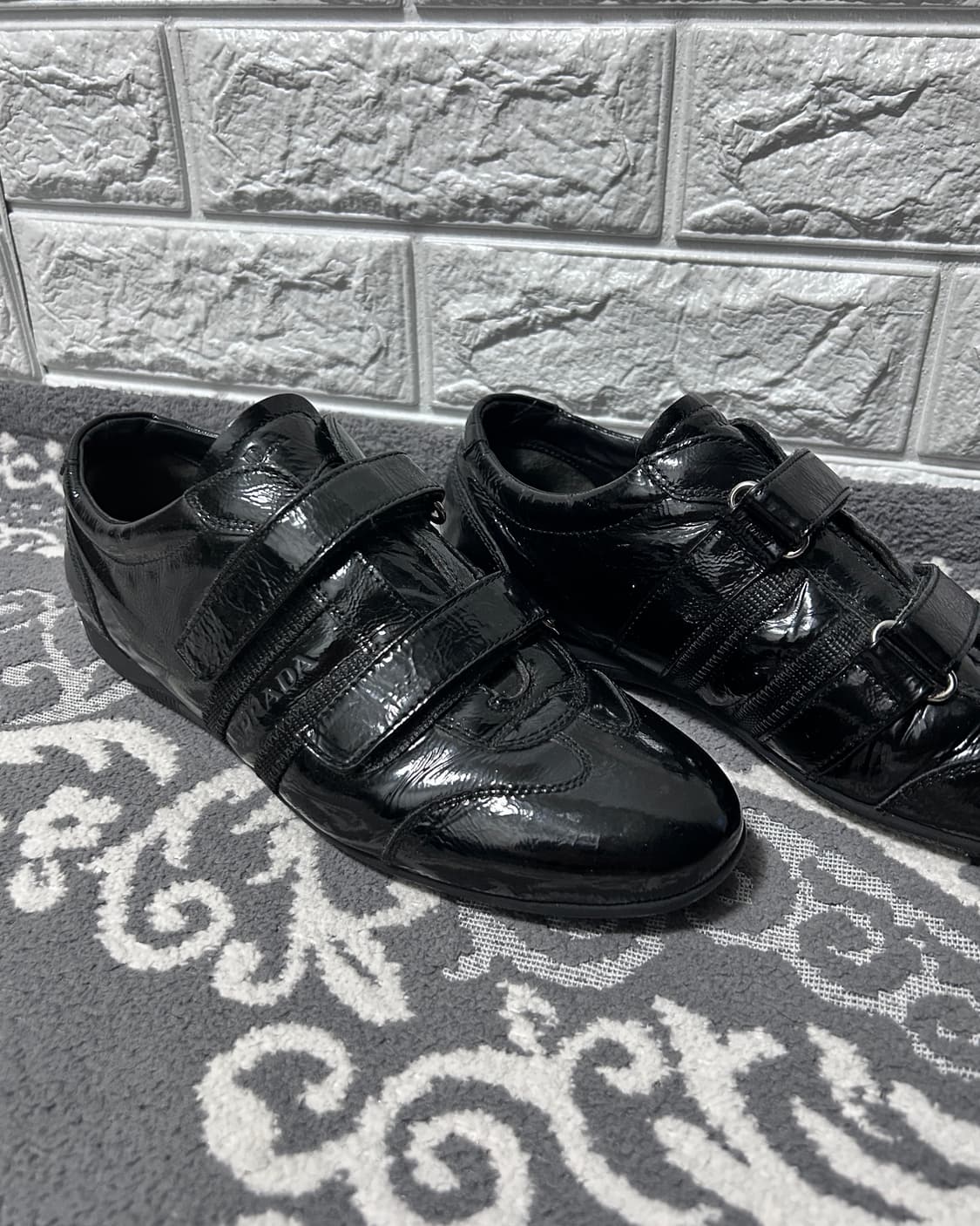 프라다 스포츠 더블 스트랩 글로시 스니커즈 상품이미지2