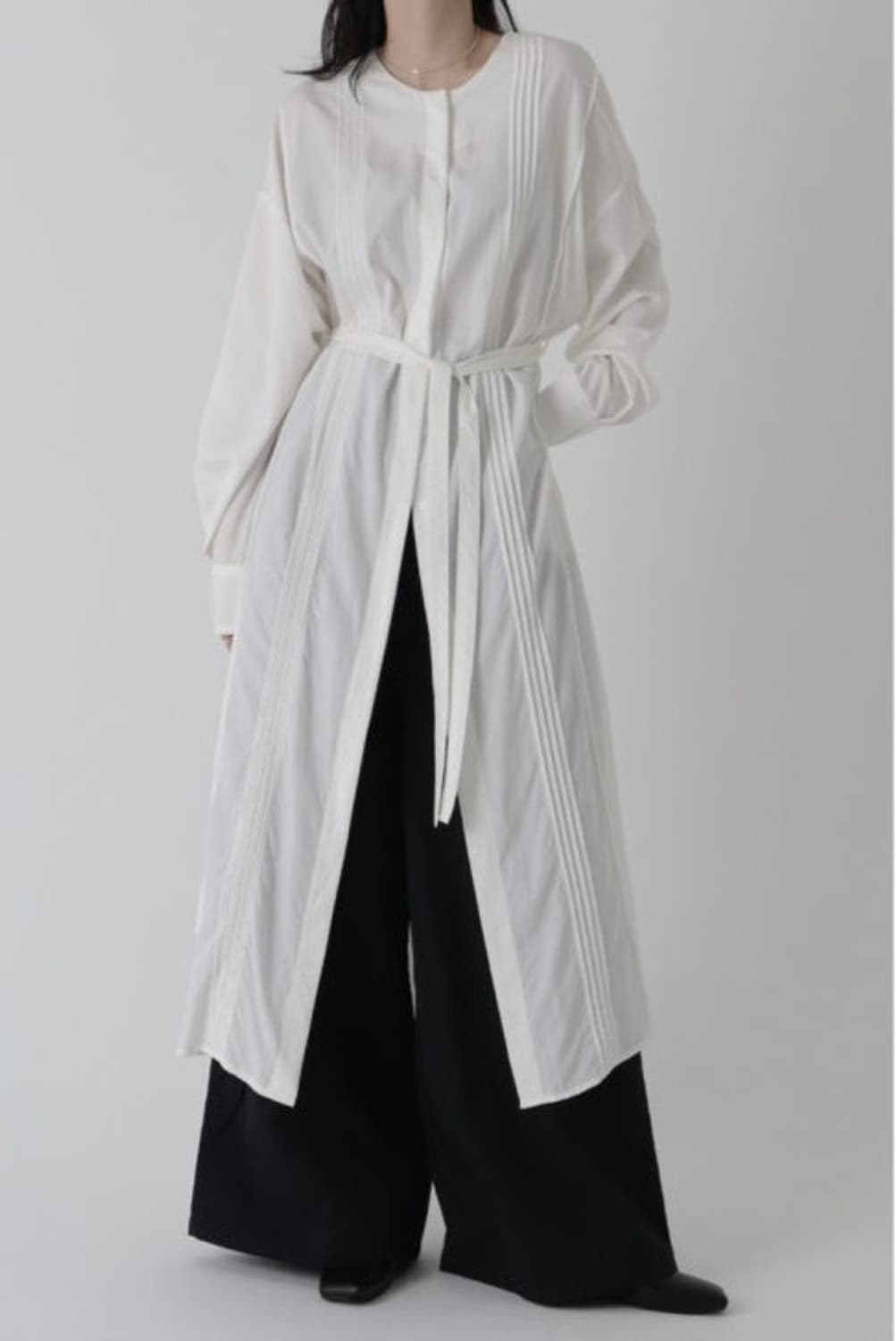 트리밍버드 플리츠 로브 원피스 화이트 상품이미지1