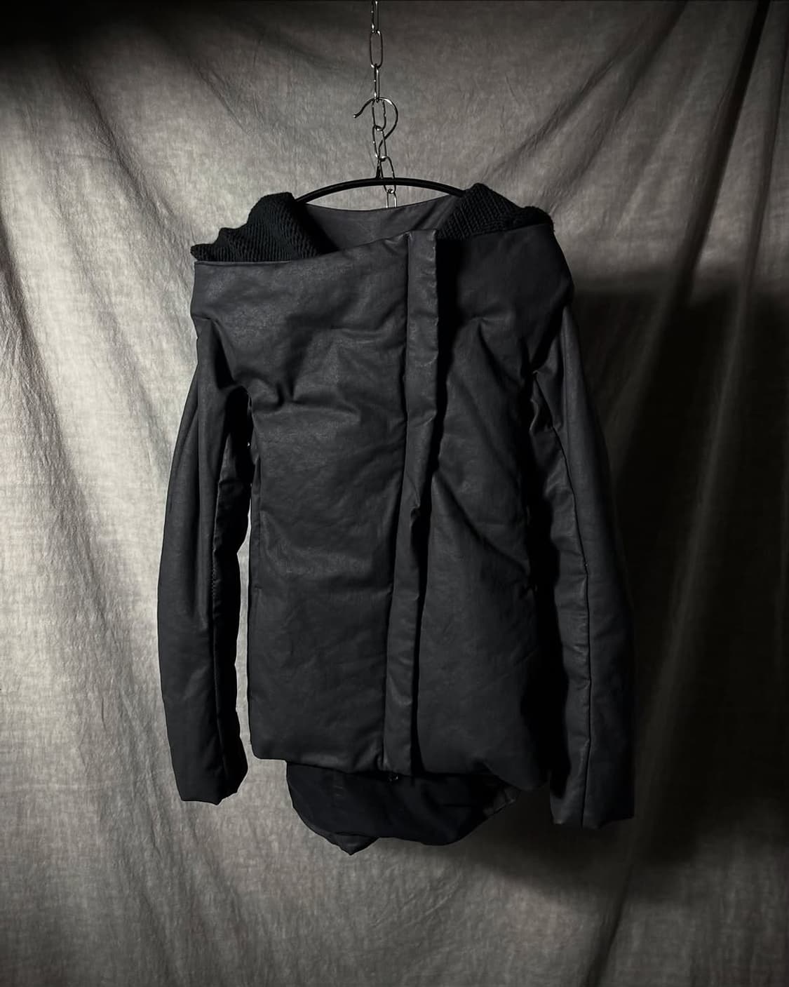 masnada 비대칭 후드 왁스 코팅 패딩 상품이미지2