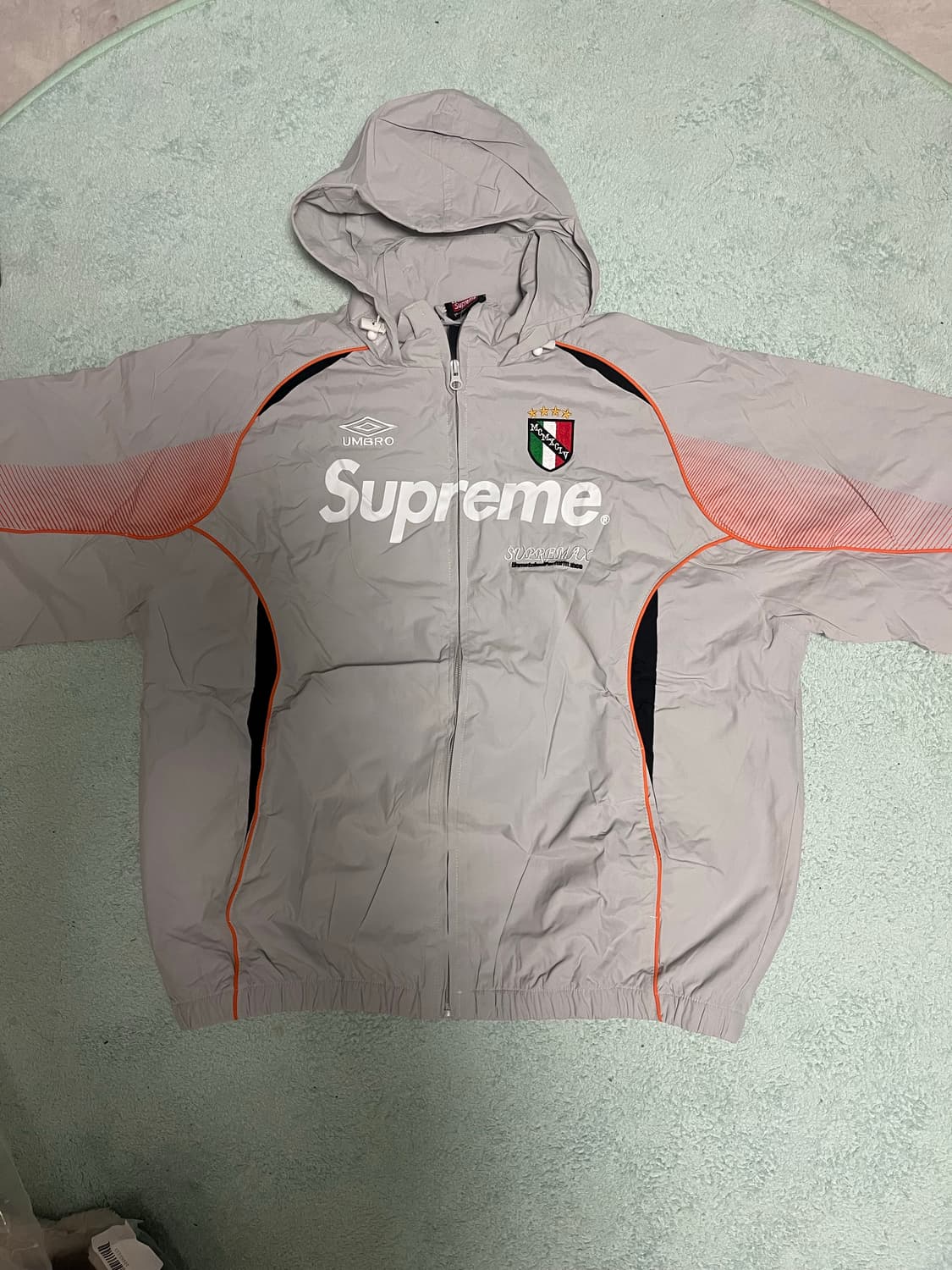 슈프림 x 엄브로 트랙 자켓 그레이 -22ss 상품이미지4