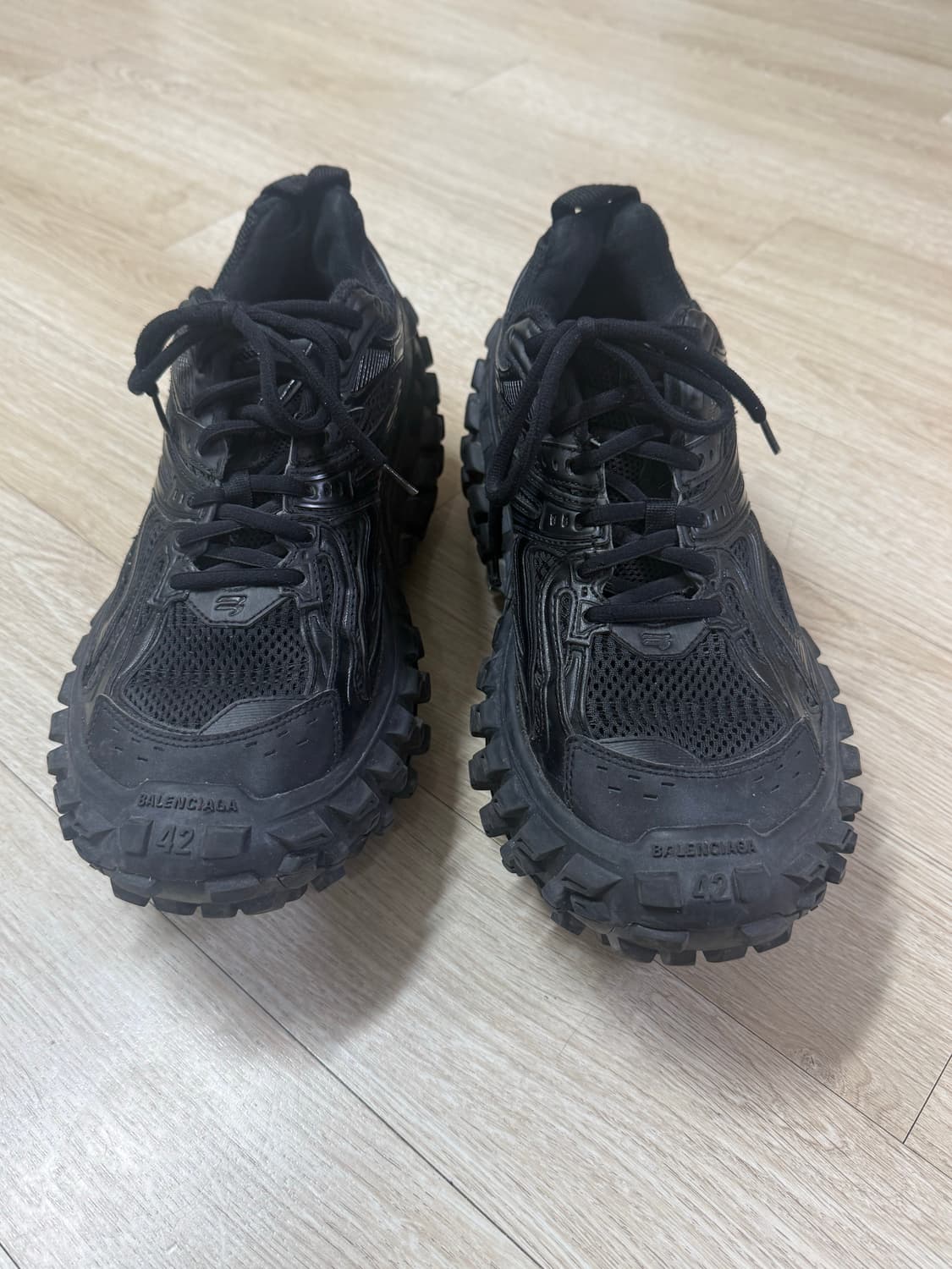 발렌시아가 디펜더 42 상품이미지1