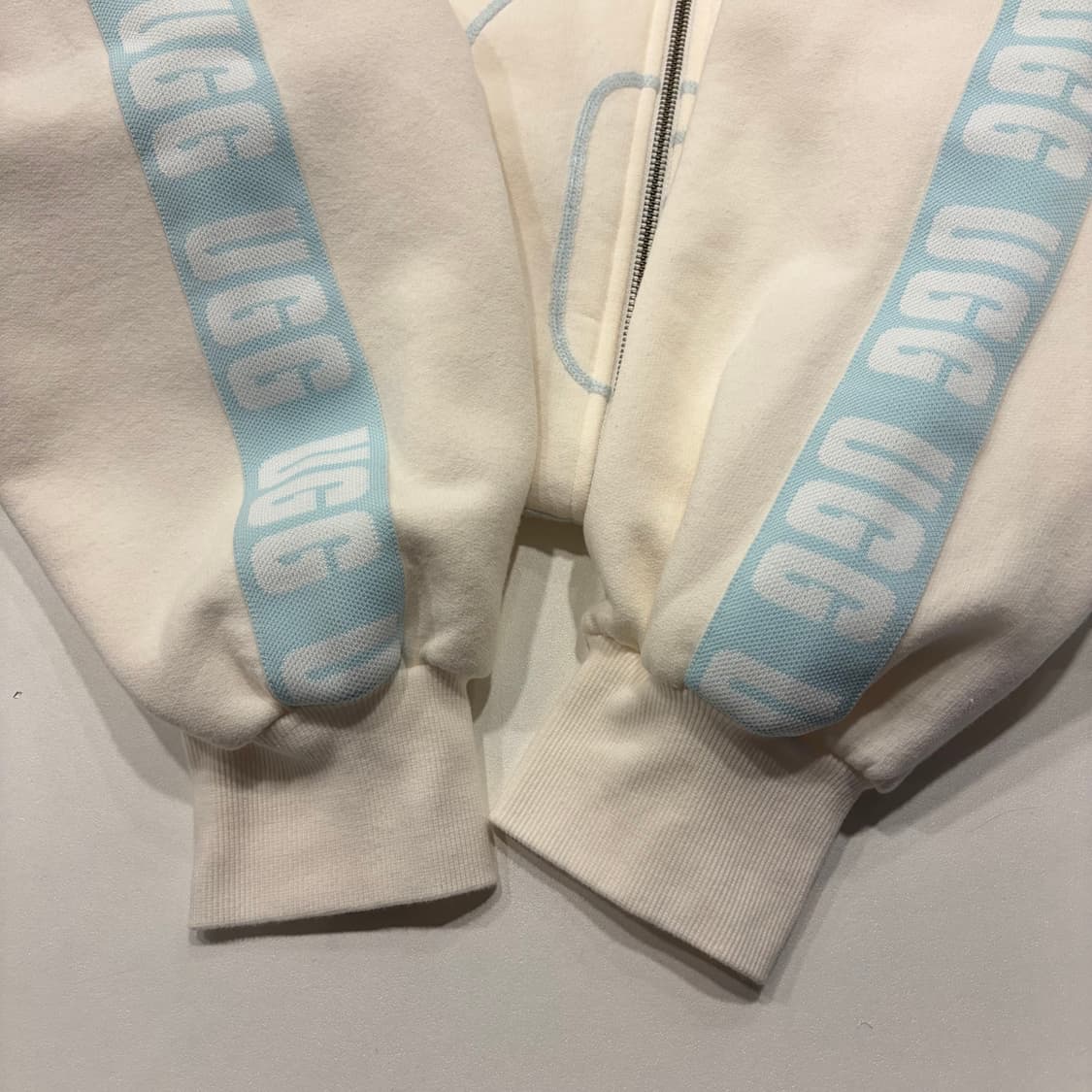 [L] 어그 UGG 로고 스웻 트랙 자켓 화이트 하늘 D179 상품이미지7