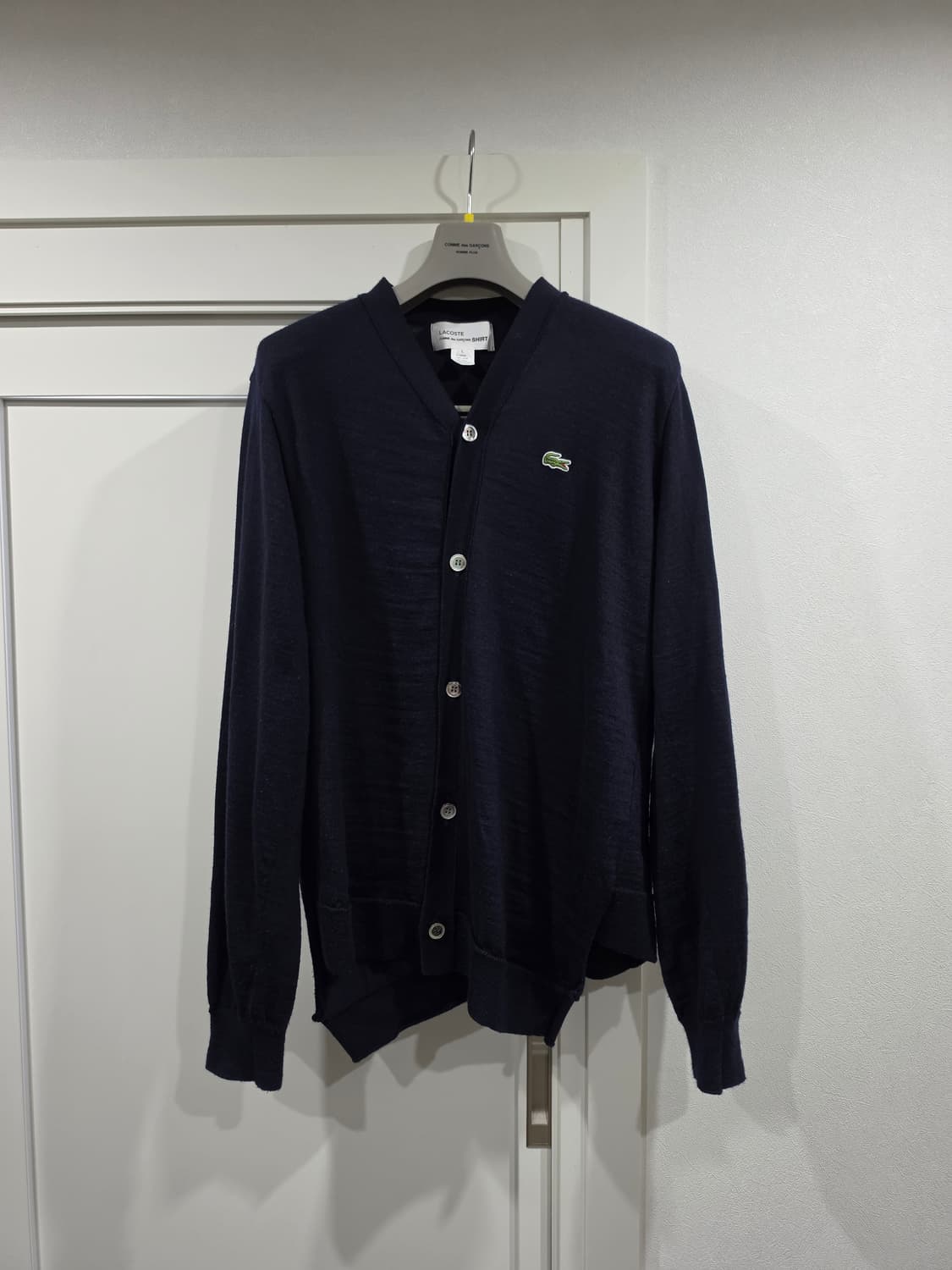 꼼데가르송 셔츠라인 라코스테 콜라보 비대칭 울 가디건 네이비 L 상품이미지1