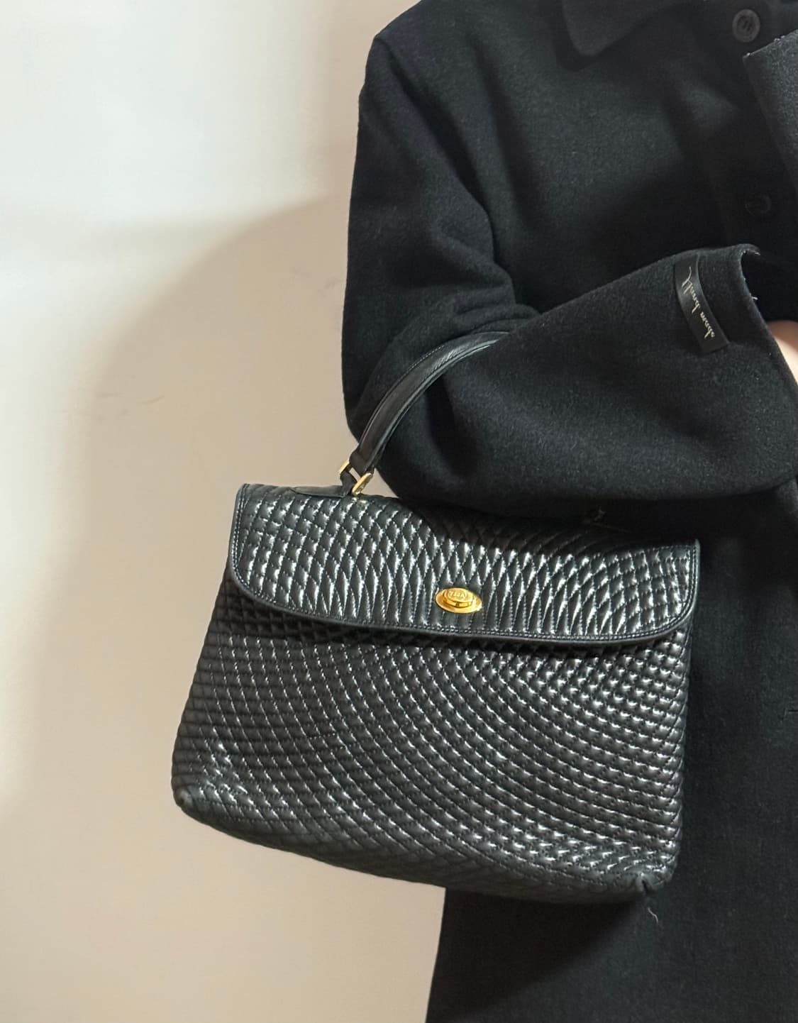 Bally 발리 블랙 퀼팅 레더 핸드백 상품이미지2