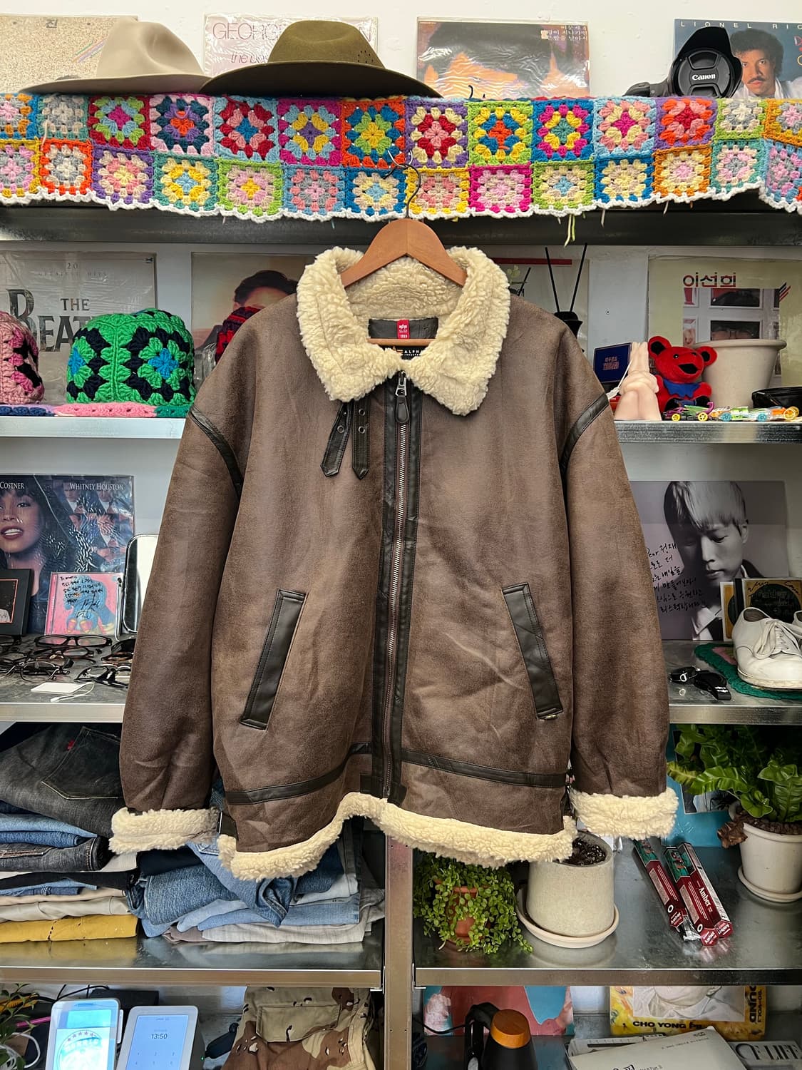 Alpha Industries B-3 Shearling Flight 상품이미지1