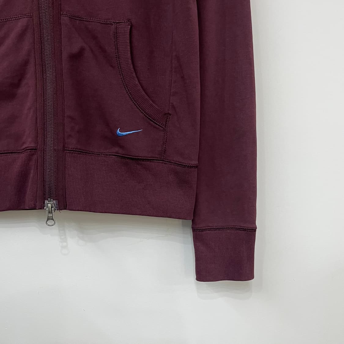 나이키 딱붙핏 하늘색 스우시 버건디 후드집업 상품이미지4