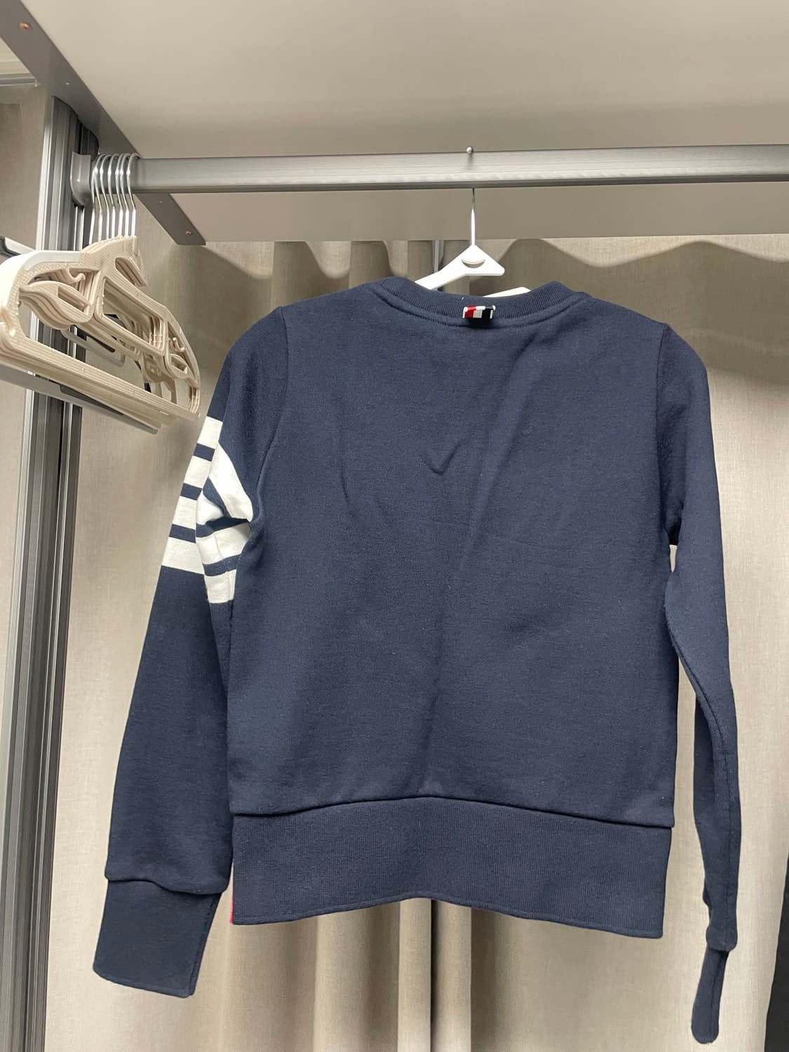 [38]  톰브라운 삼선 네이비 맨투맨 상품이미지7