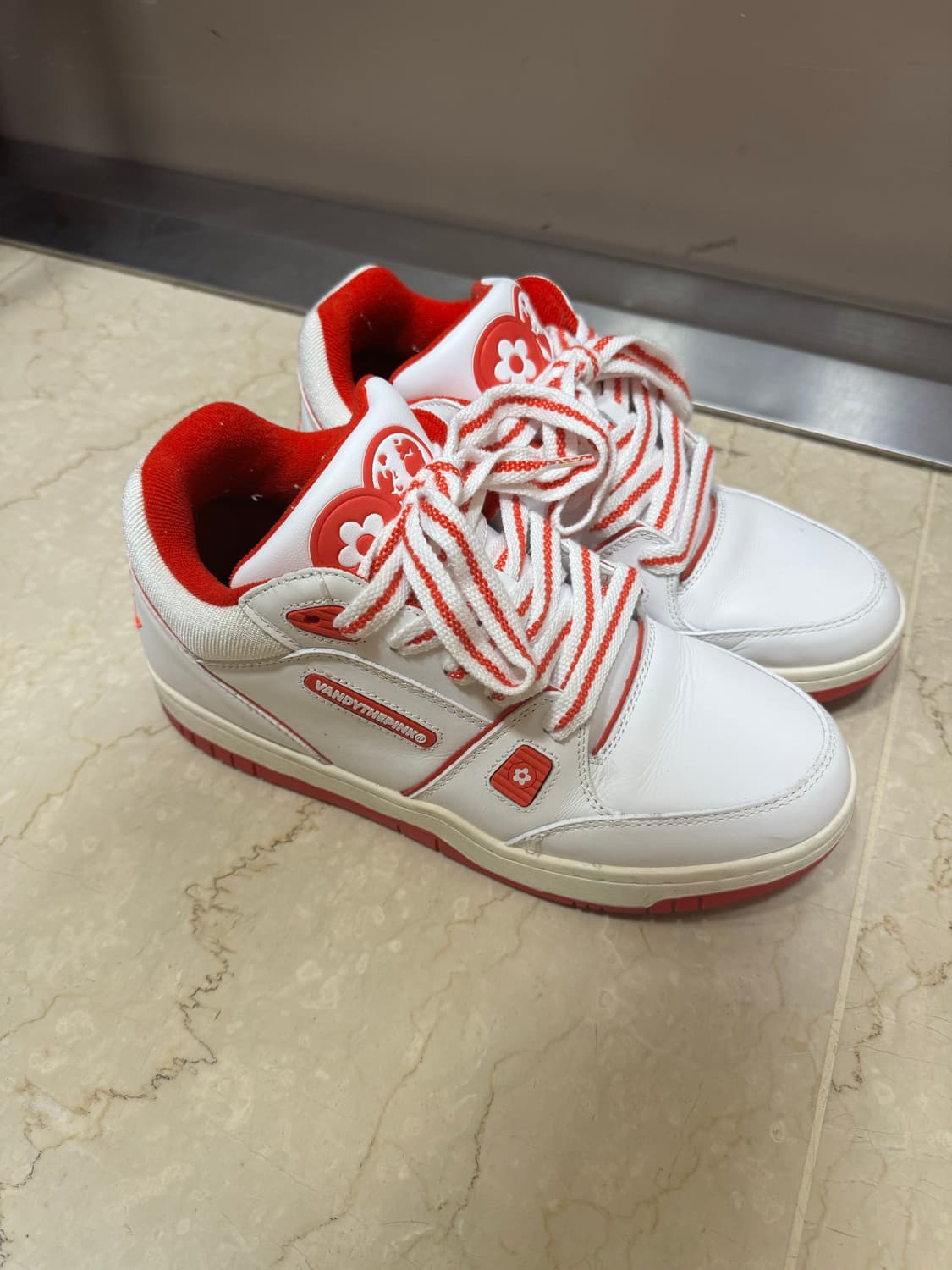 Vandy the pink 트레이너 280 사이즈 판매합니다 상품이미지2