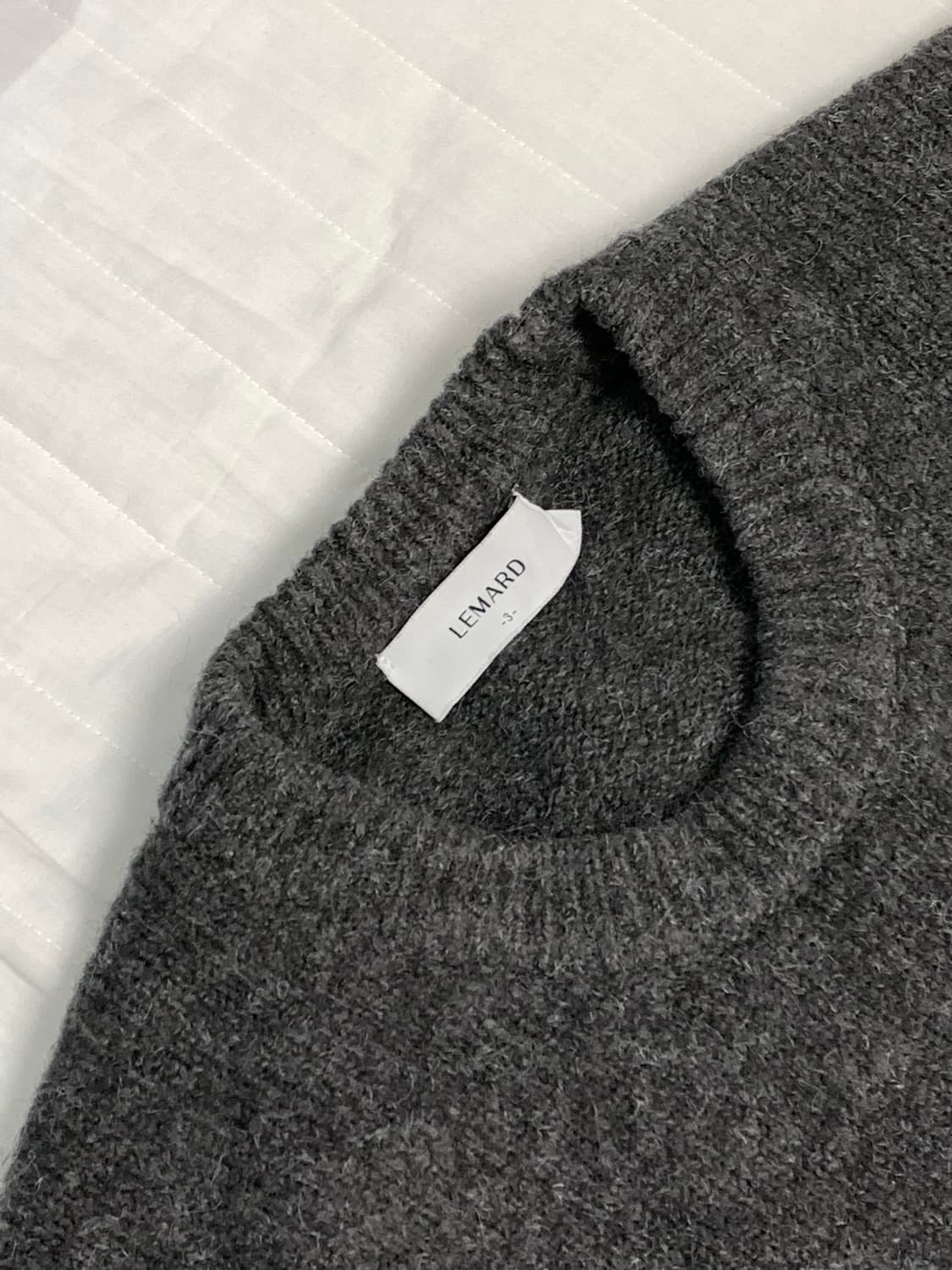 [3] 르마드 울 오버핏 라운드 니트 차콜 상품이미지1