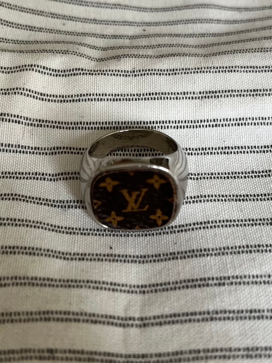 루이비통 락 시그넷 모노그램 브라운 링 상품이미지3