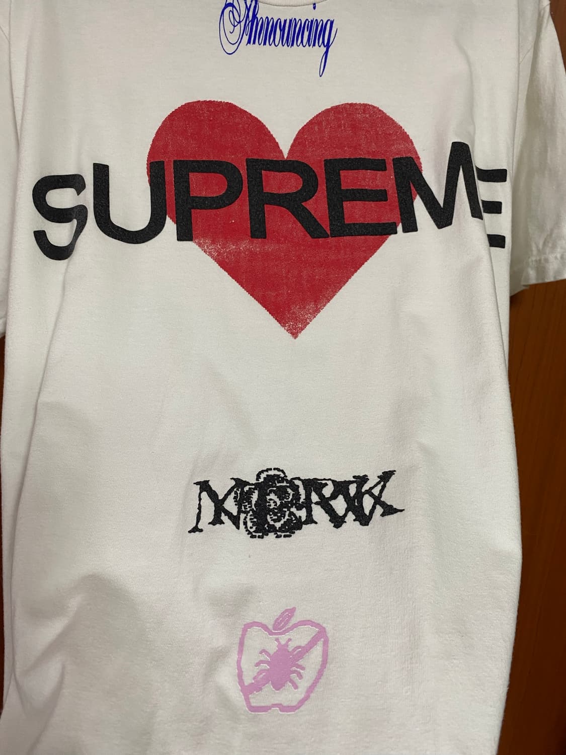 [SUPREME] 슈프림 어나운싱 티셔츠 화이트 25SS M사이즈 상품이미지2