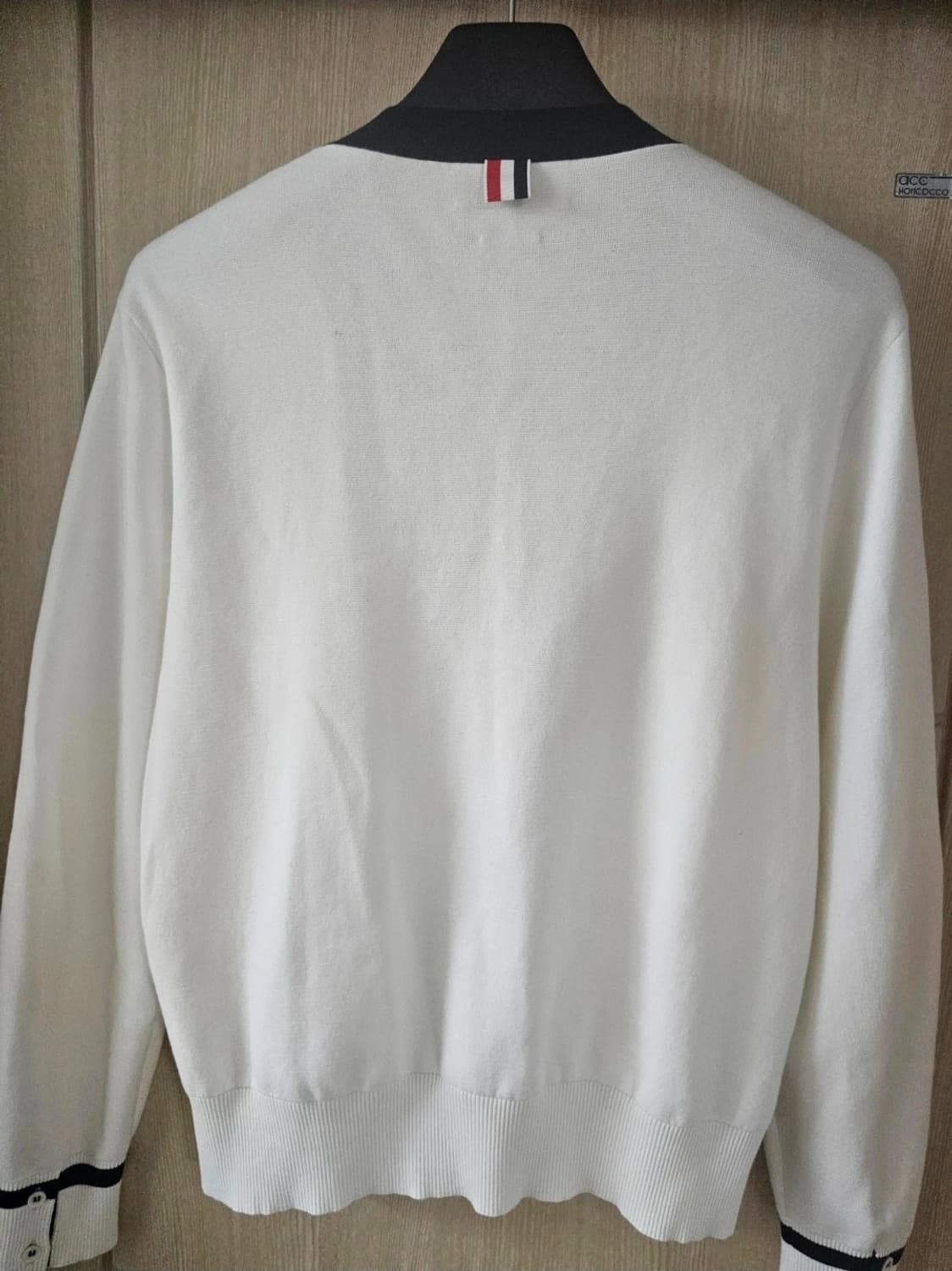 톰브라운 23fw 콘트라스트 v넥 가디건(100/백화점정품) 상품이미지3