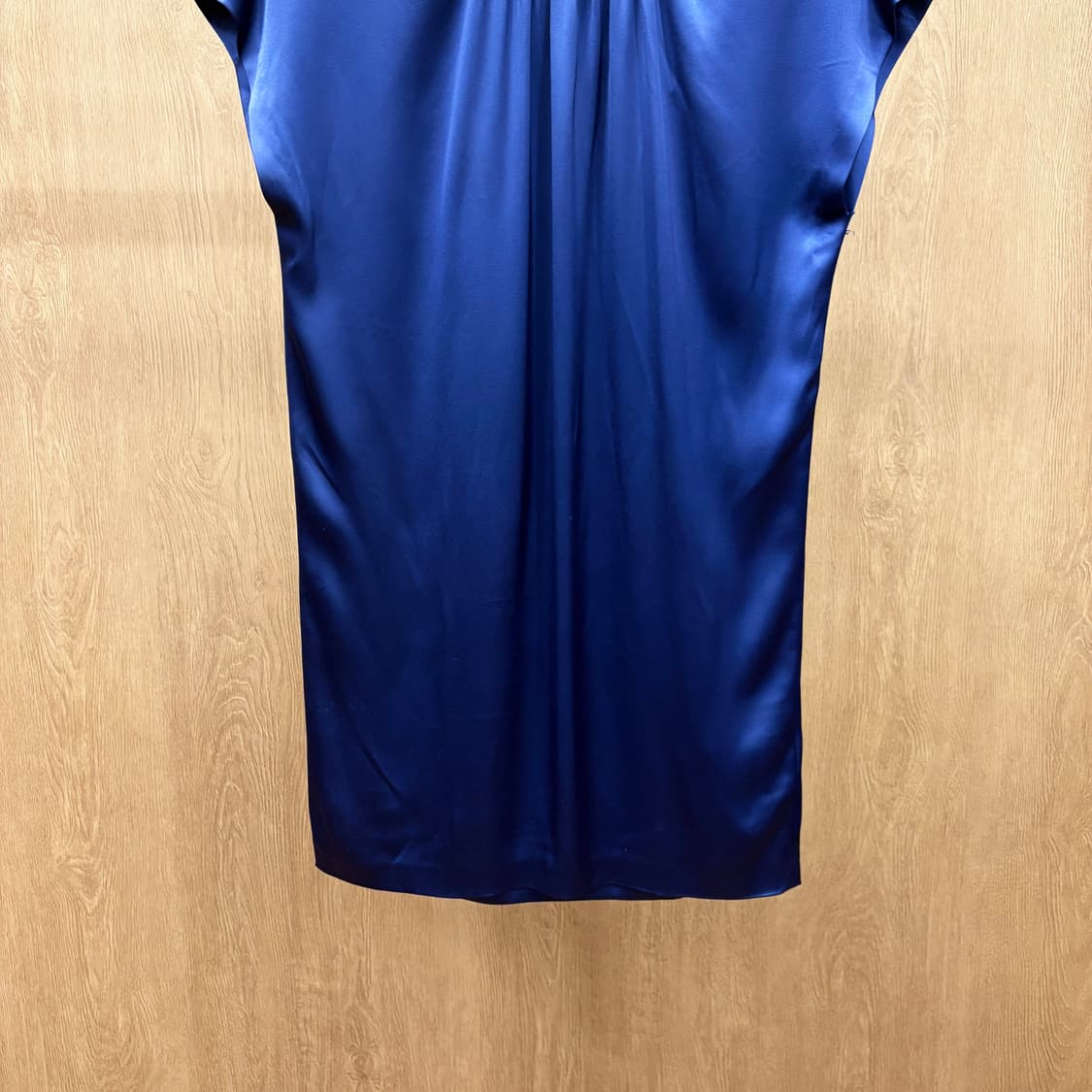 띠어리 캡 슬리브리스 미니 원피스 셔링 드레이프 리본 타이 디테일 블루 상품이미지5