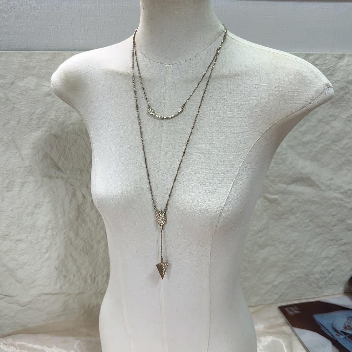 빈티지 양면착용 해머링 화살 레이어드 목걸이 상품이미지1