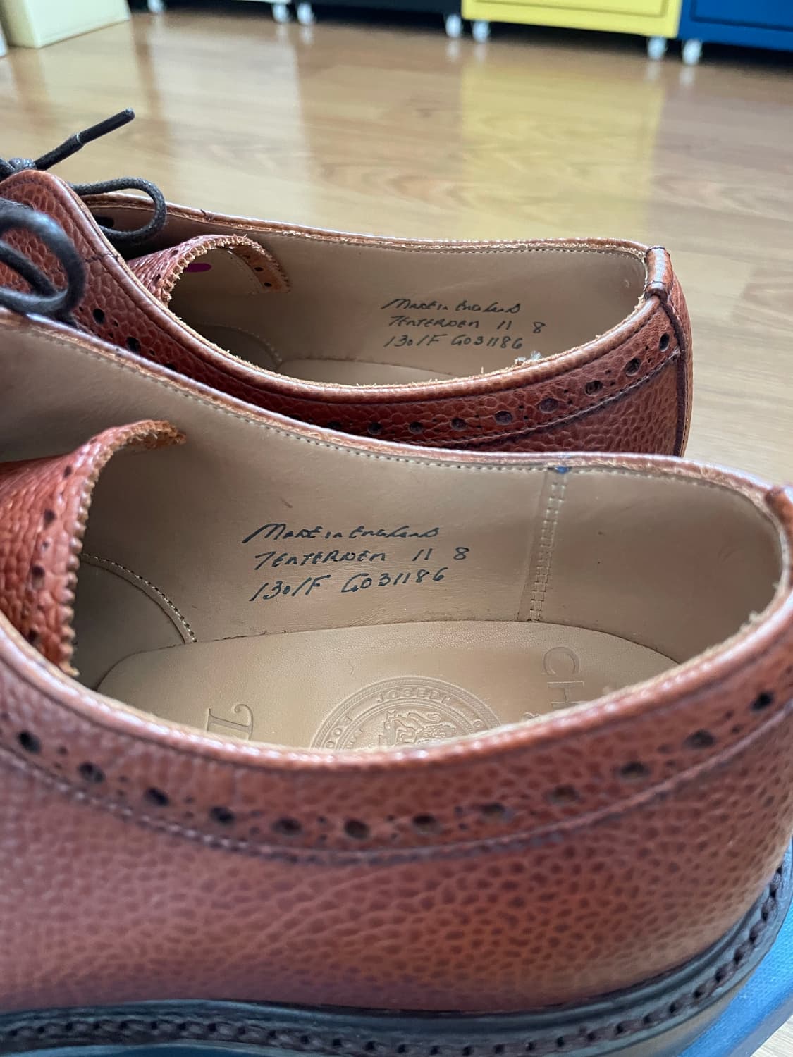 드레익스 치니 콜라보 하프브로그 더비 그레인레더 브라운 상품이미지3