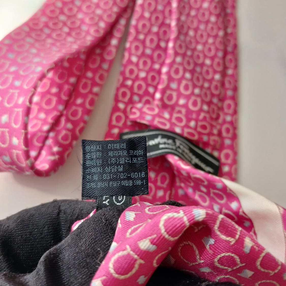 페라가모 실크 핑크 간치니&깃발 넥타이 8.7cm A~B등급 A18832 상품이미지9