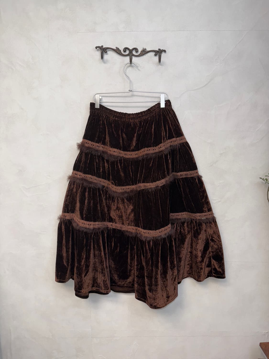 Dark brown fur trimming velvet long sk 상품이미지1