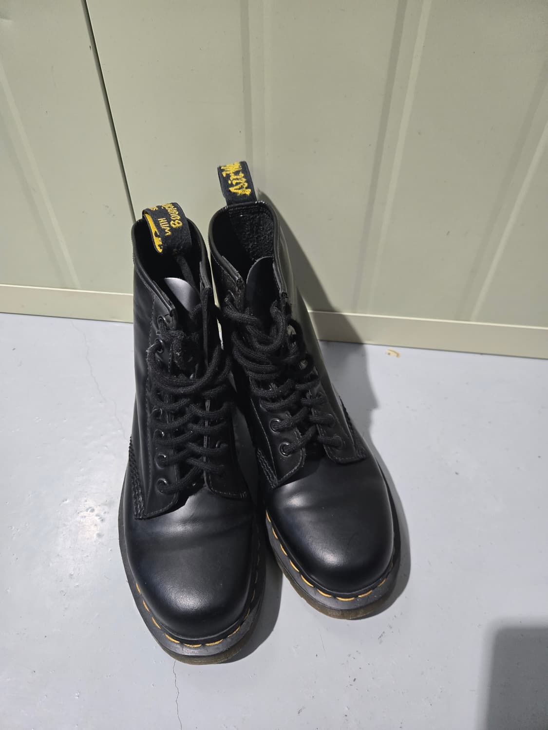 닥터마틴 1460 8홀 부츠 상품이미지1