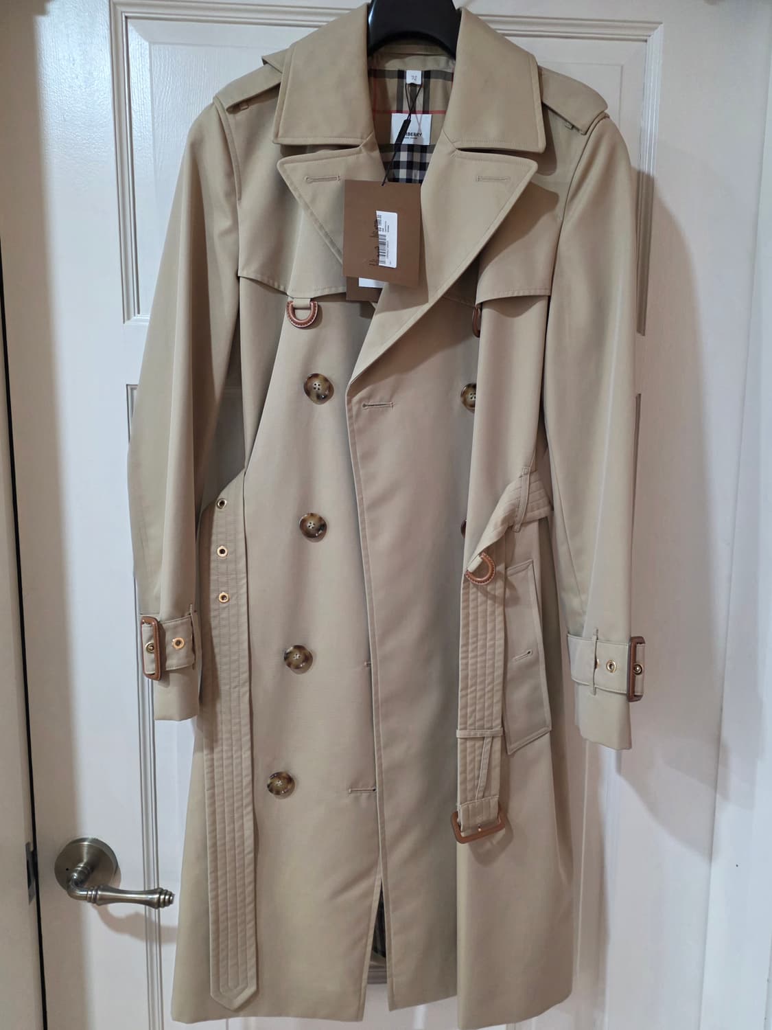 버버리 이즐링턴 허니 컬러  트렌치코트 새상품 42eu사이즈  판매해요 상품이미지1
