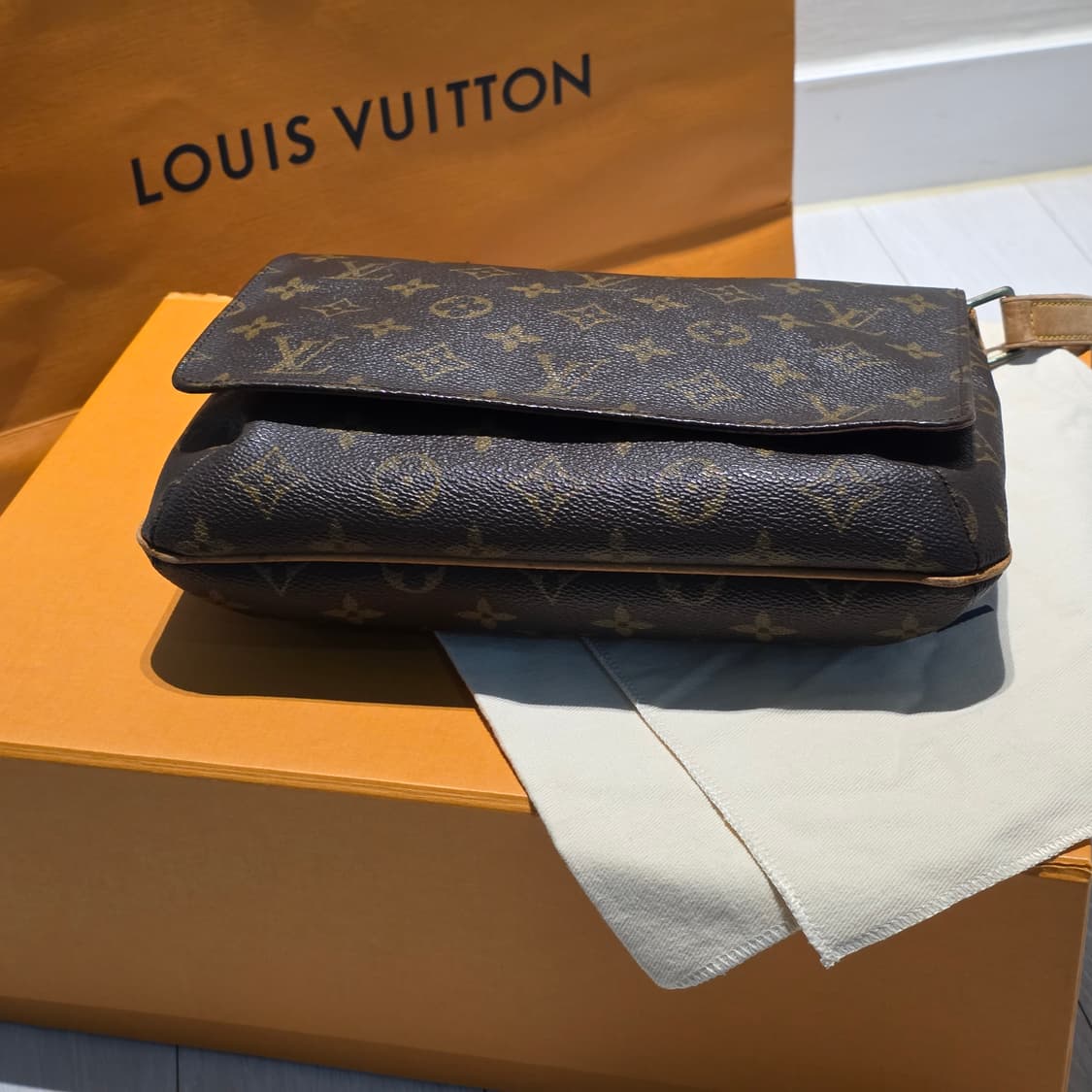 루이비통 모노그램 뮤젯탱고 m51257 (풀박) 상품이미지3