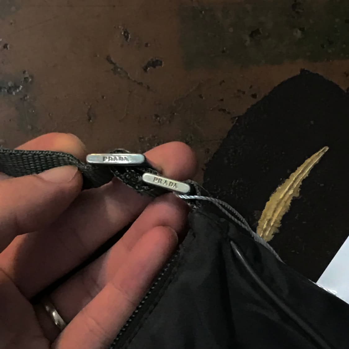 90s 프라다 에이징 차콜 미니 크로스백 숄더백 상품이미지4