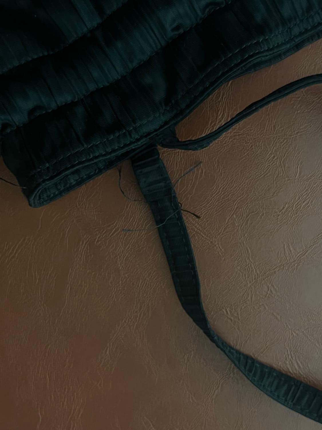 유노이아 플리츠 버킷 백 상품이미지3