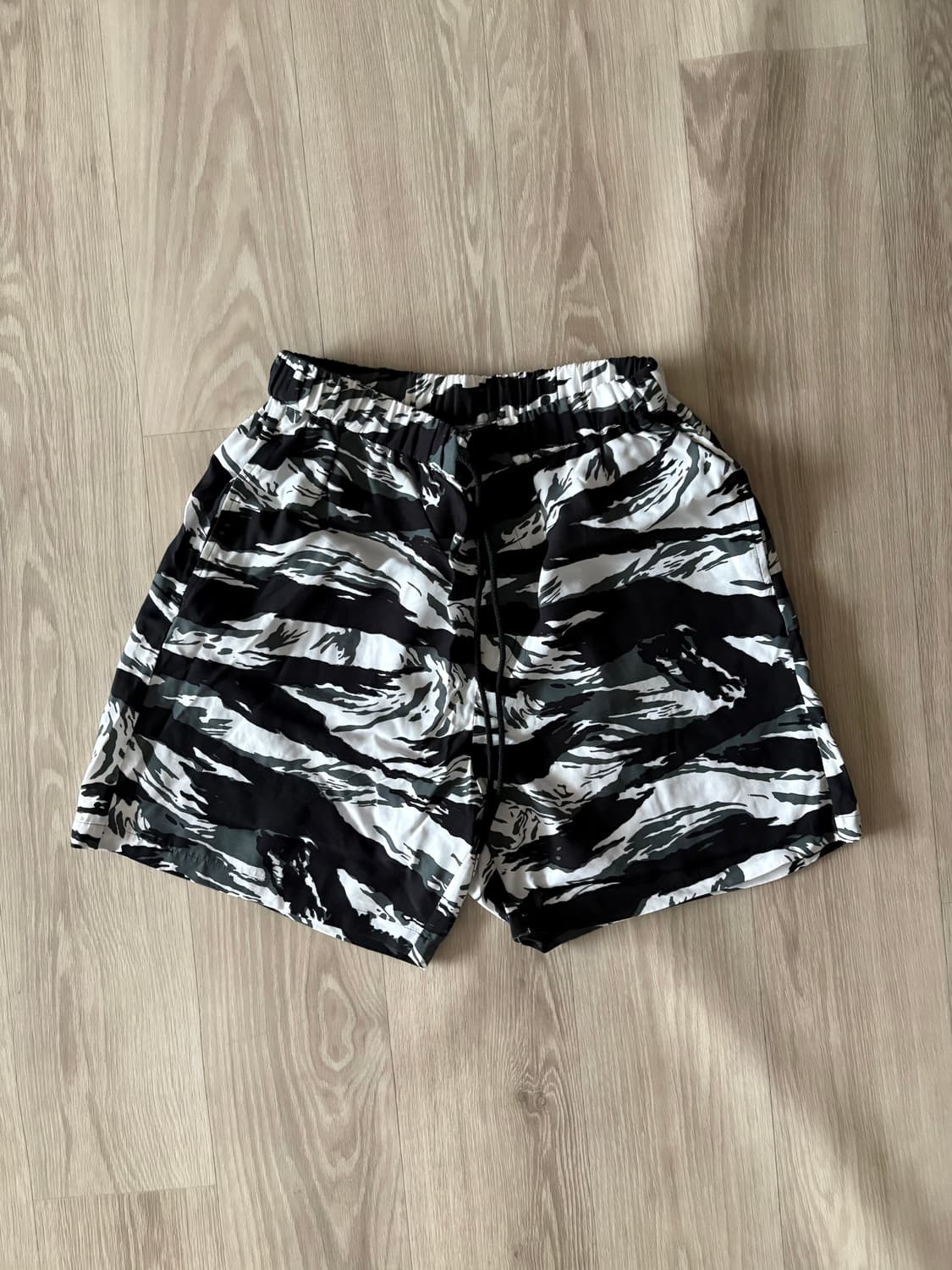 솔로이스트 25ss 타이거 스윔쇼츠 상품이미지1