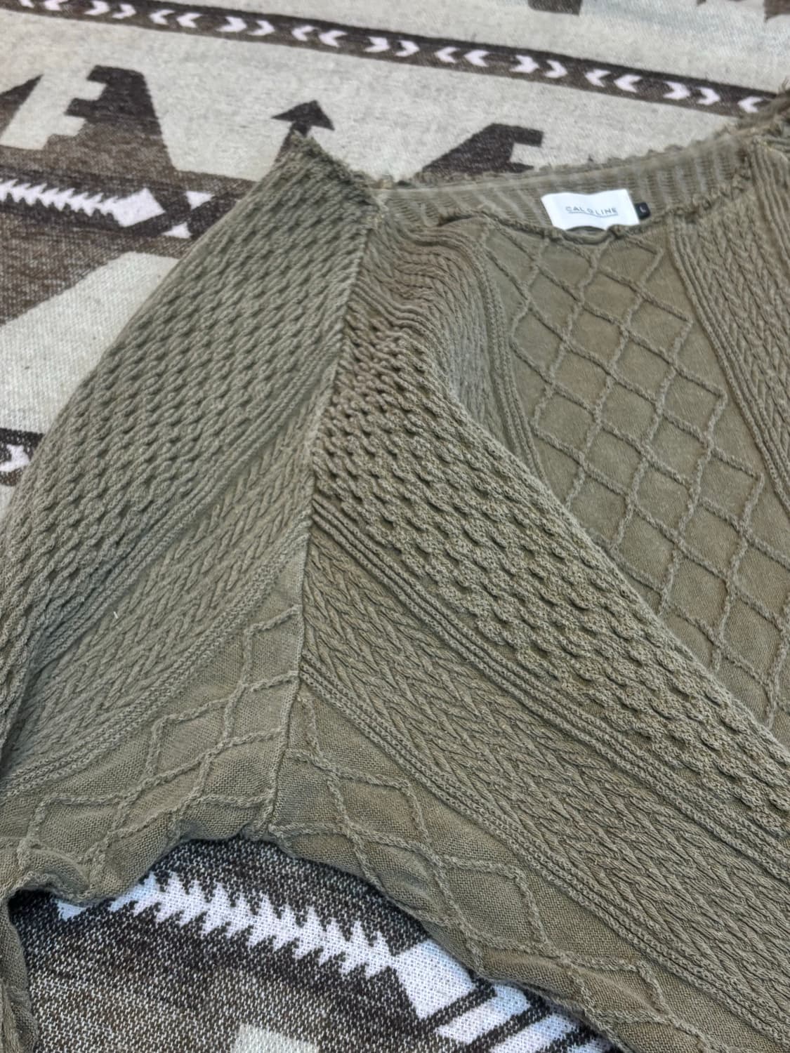 CAL O LINE 케이블 자카드 컷오프 니트  상품이미지6