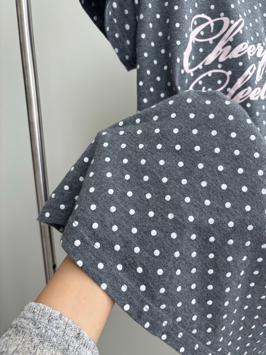 땡땡이 연핑 그래픽 롱 반팔티 상품이미지3