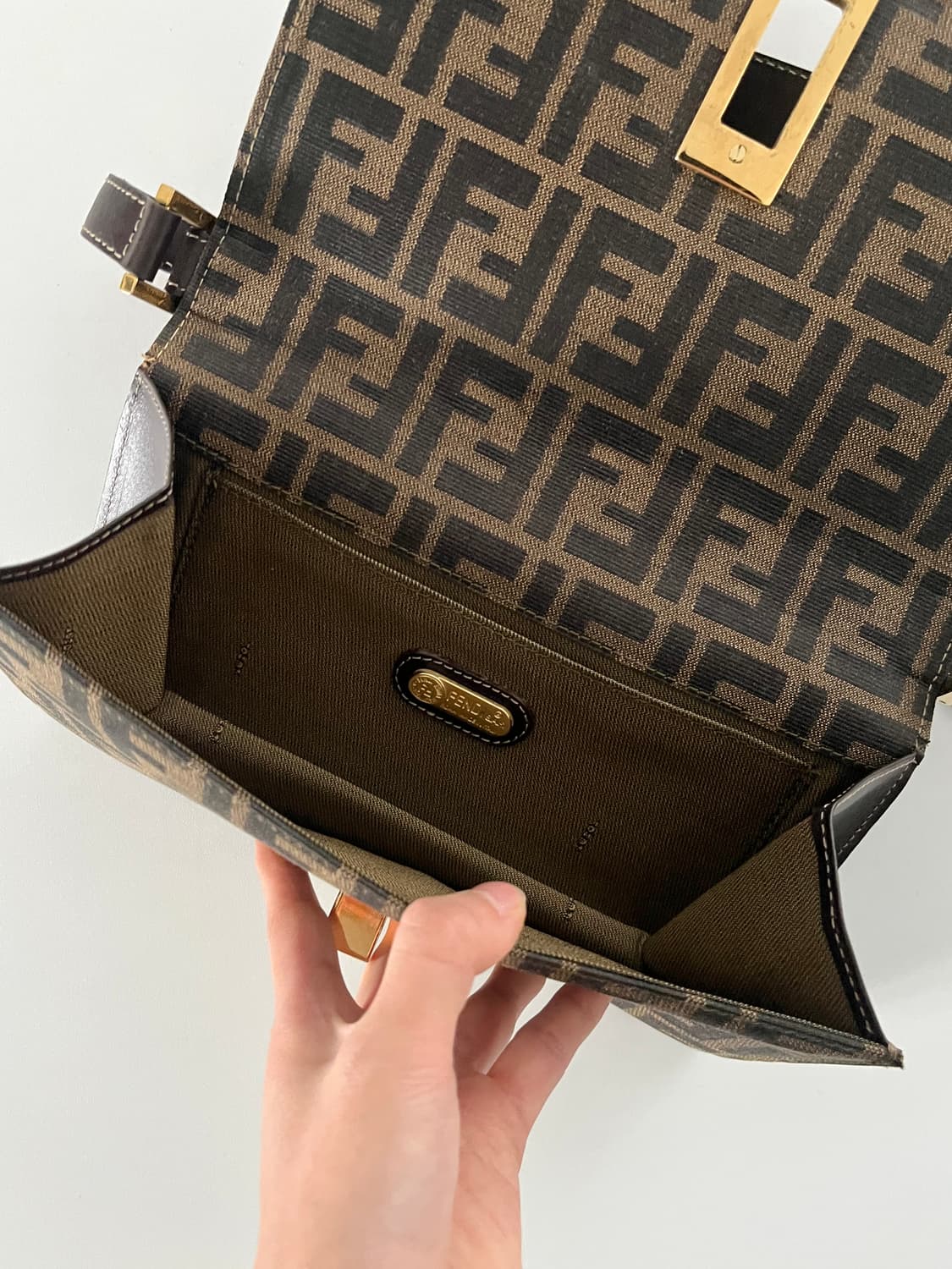 FENDI 펜디 FF 자카드 주카 로고 바게트 숄더백 상품이미지8