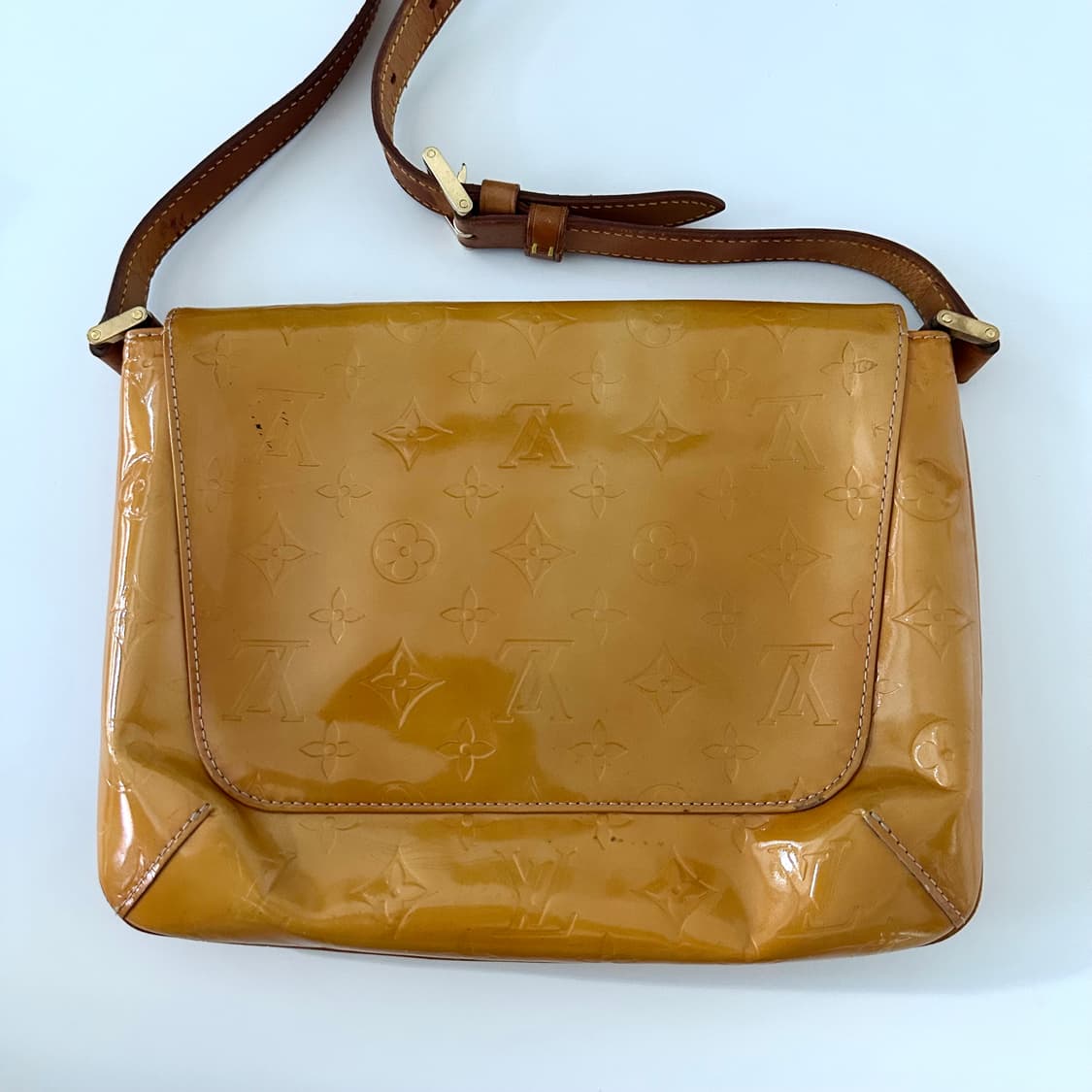 루이비통 Louis vuitton 로고 에나멜 숄더백 상품이미지3