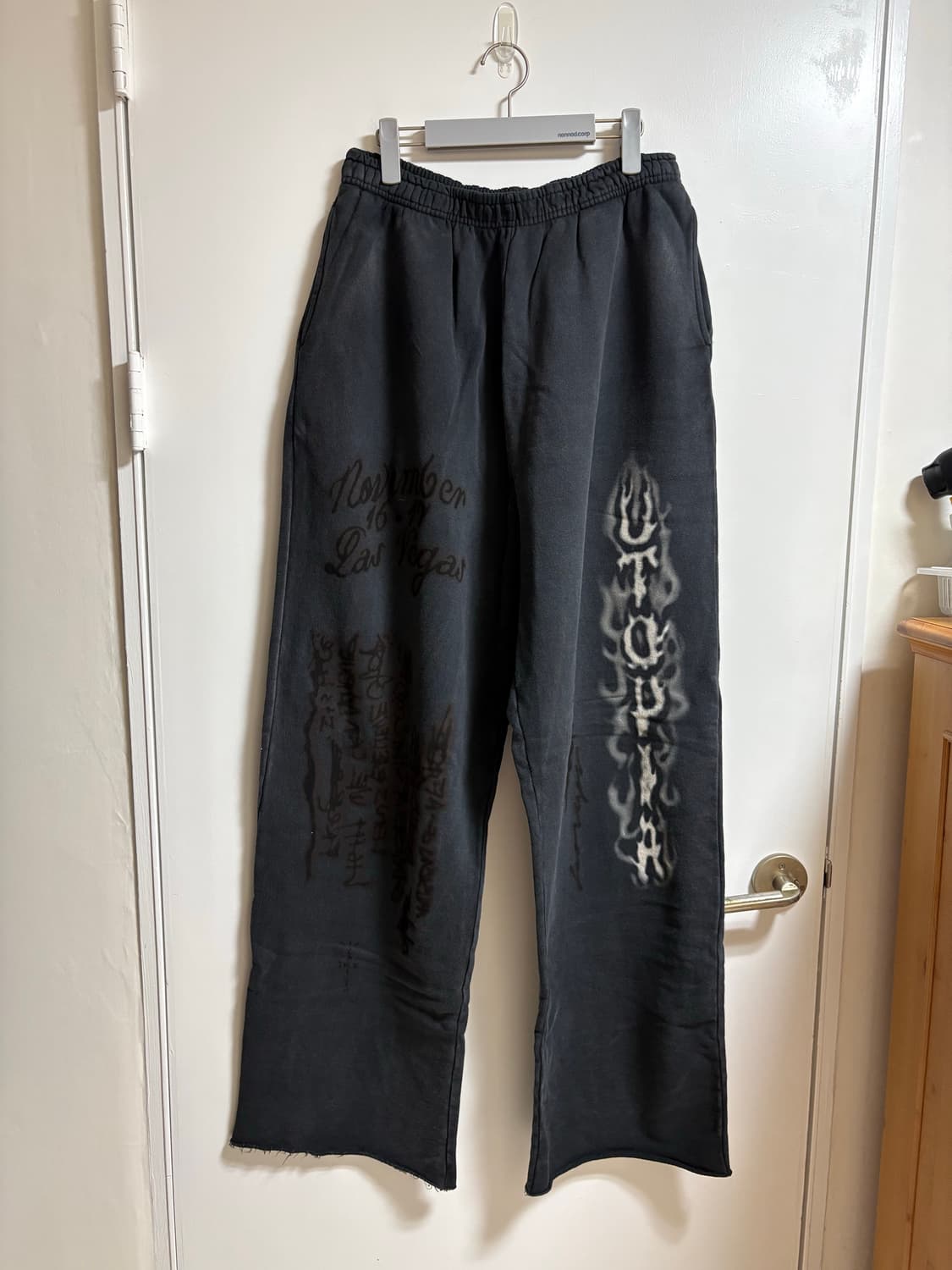 [XXL] 트래비스 스캇 유토피아 플레임 스웨트팬츠 블랙 새제품 상품이미지1