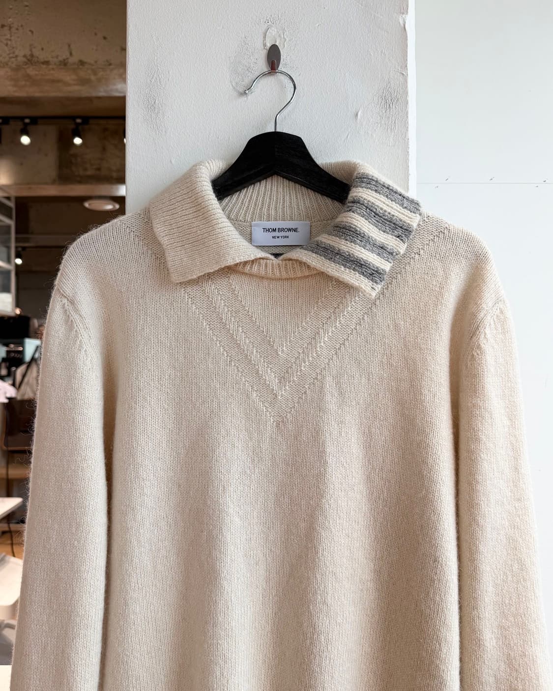 톰브라운 아이보리 스티치 도네골 사선 풀오버 니트  상품이미지2