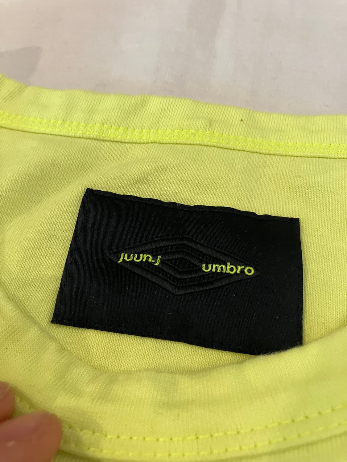 18시즌 준지 X 엄브로 백로고 네온 반팔 티셔츠 상품이미지4