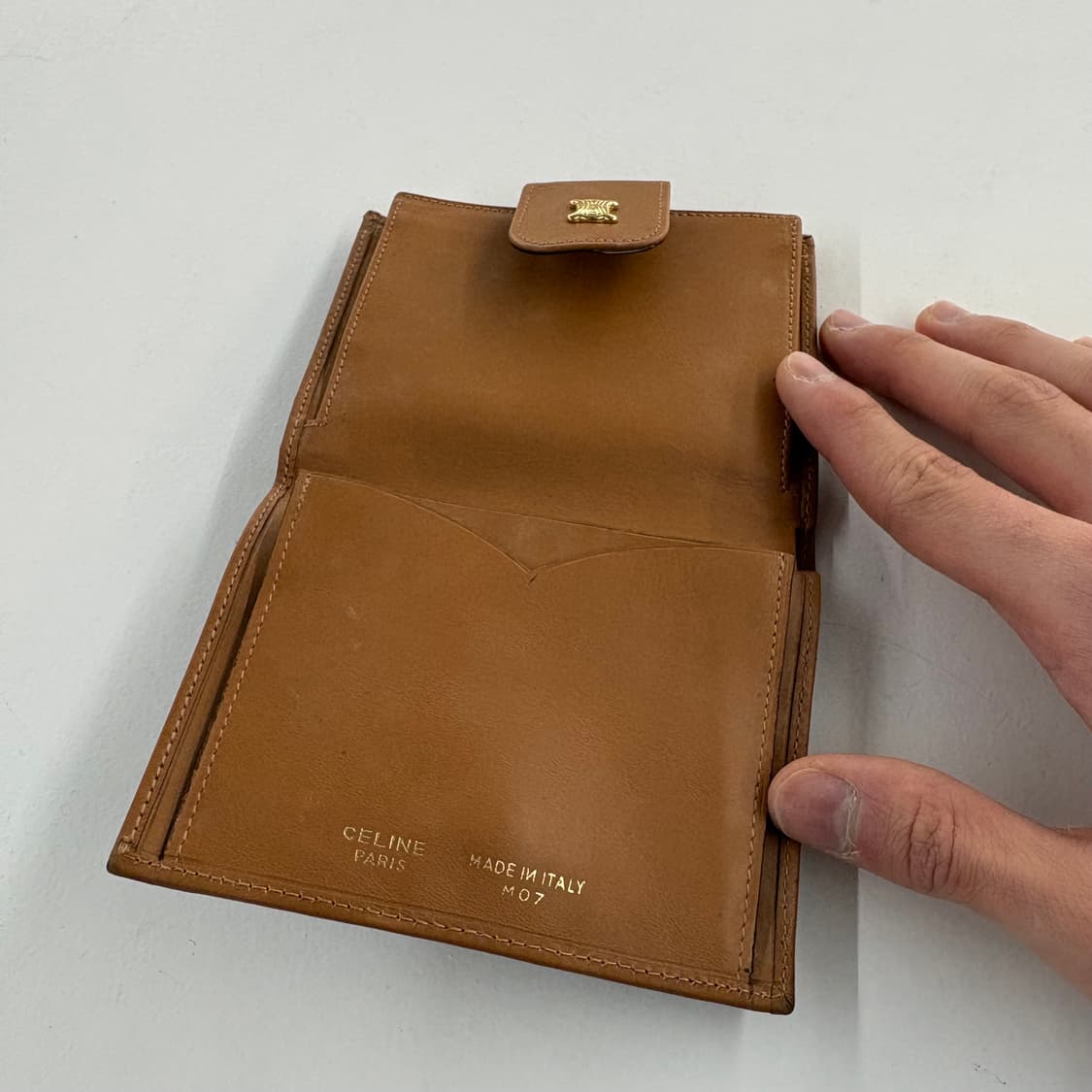 셀린느 트리옹프 반지갑 Tan & White 상품이미지5