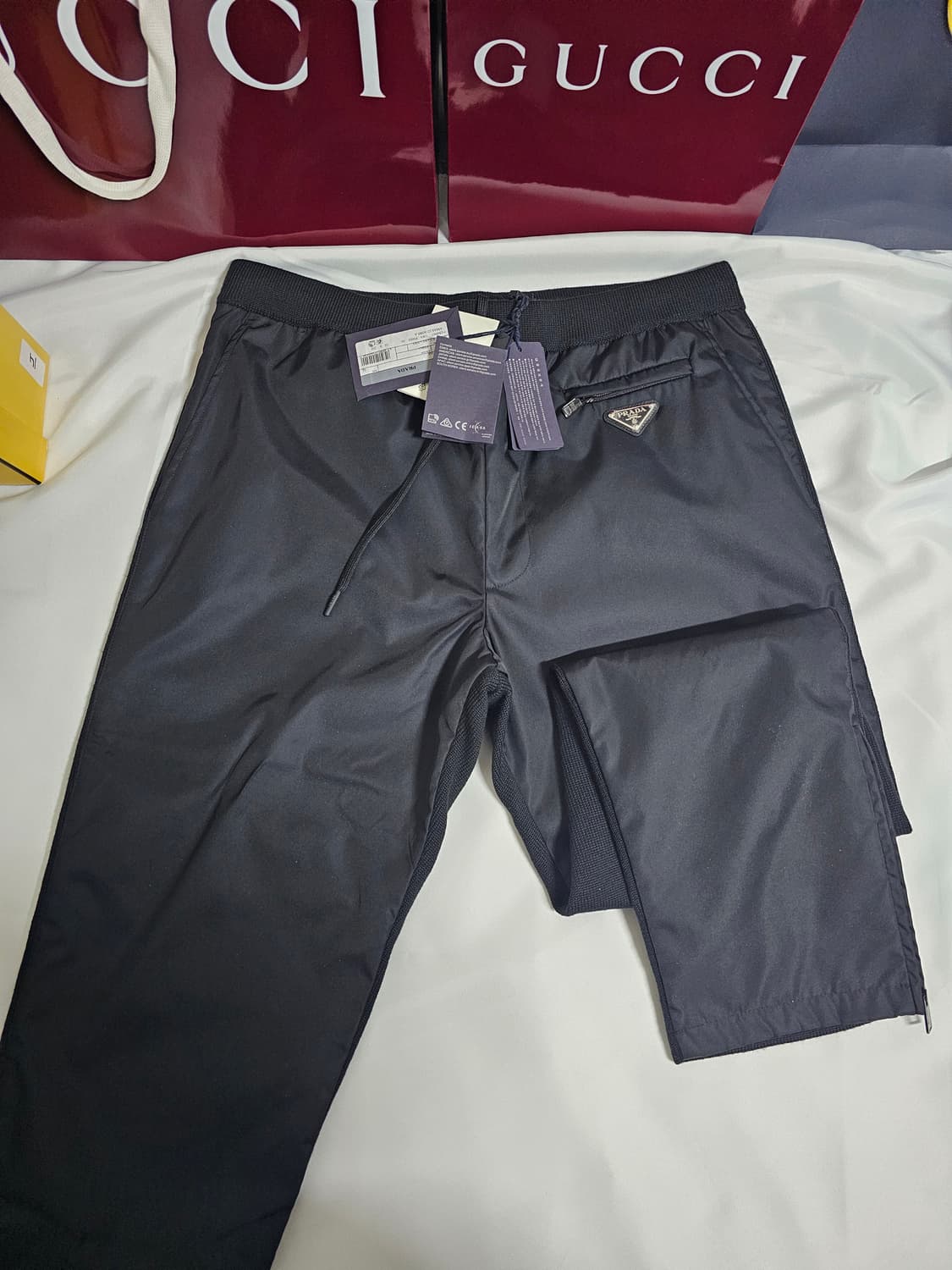 (새상품)프라다 삼객로고 리나일론 상품이미지1