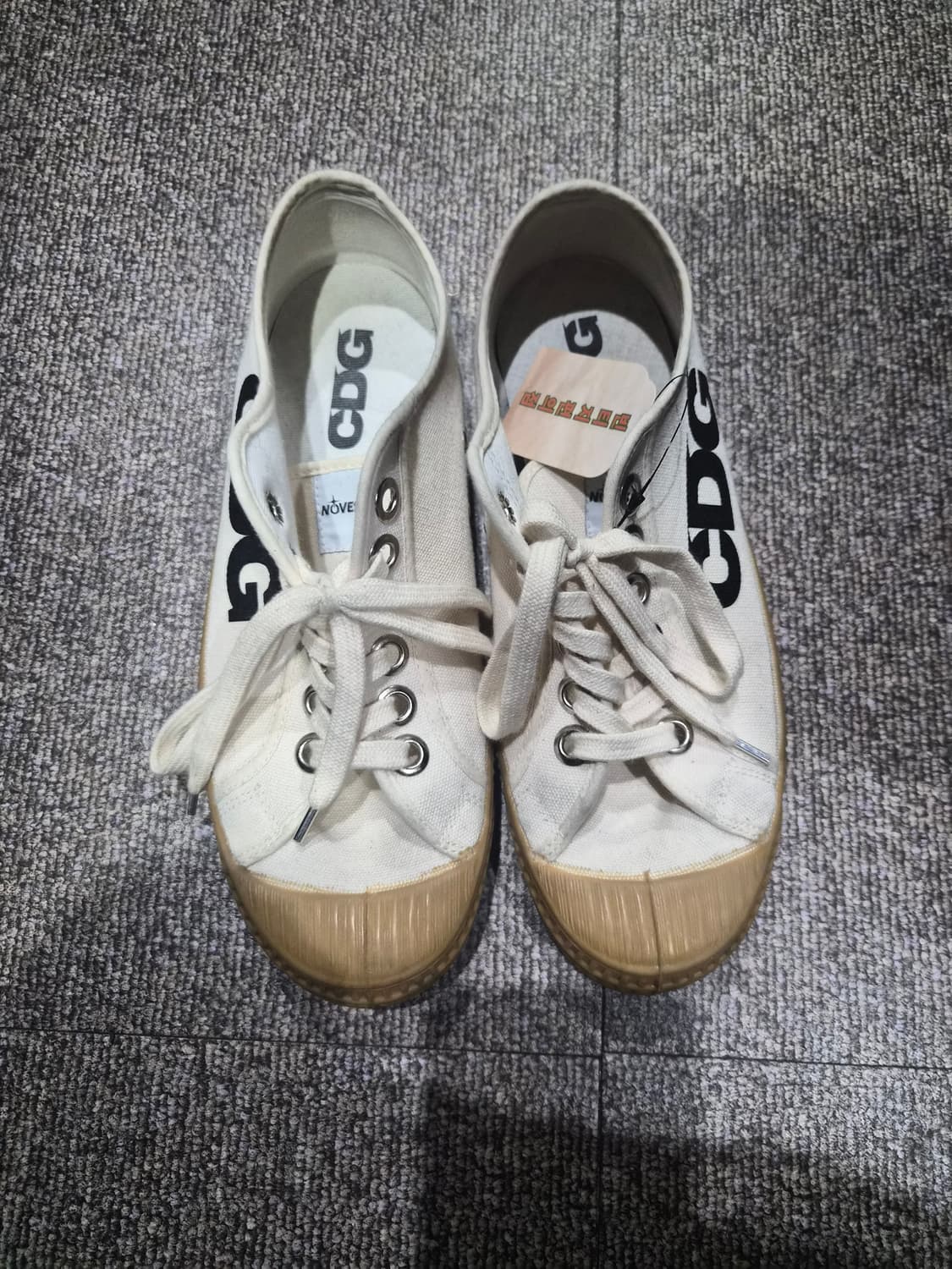 꼼데가르송 노베스타 스니커즈 상품이미지1