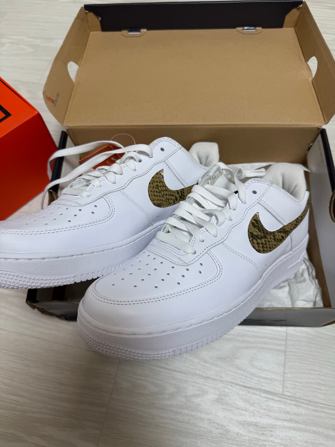  나이키 에어포스1 스네이크 스우시 PRM QS 285 상품이미지1