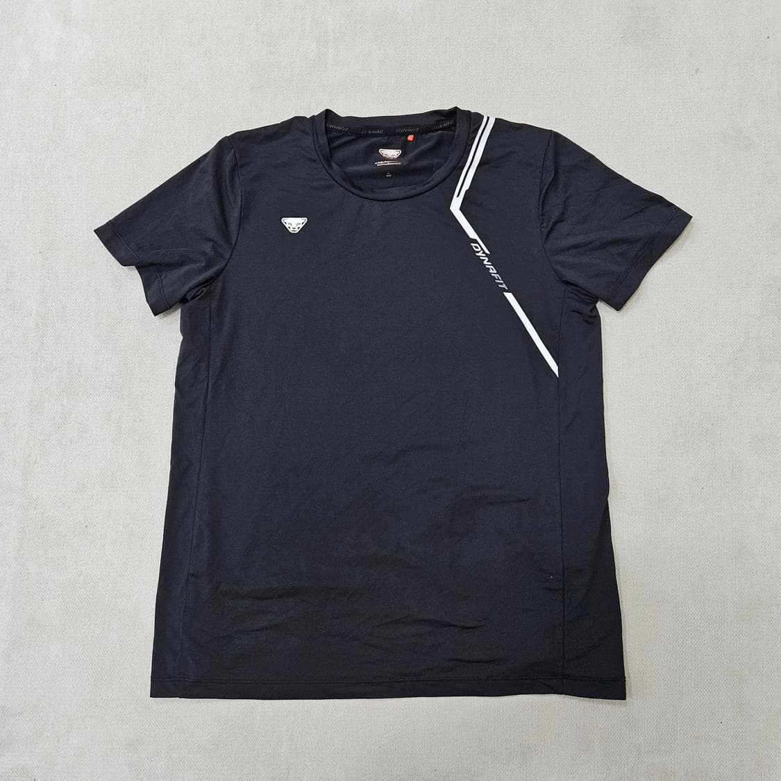 L 다이나핏 스몰로고 블랙 반팔티 0317Y 상품이미지1