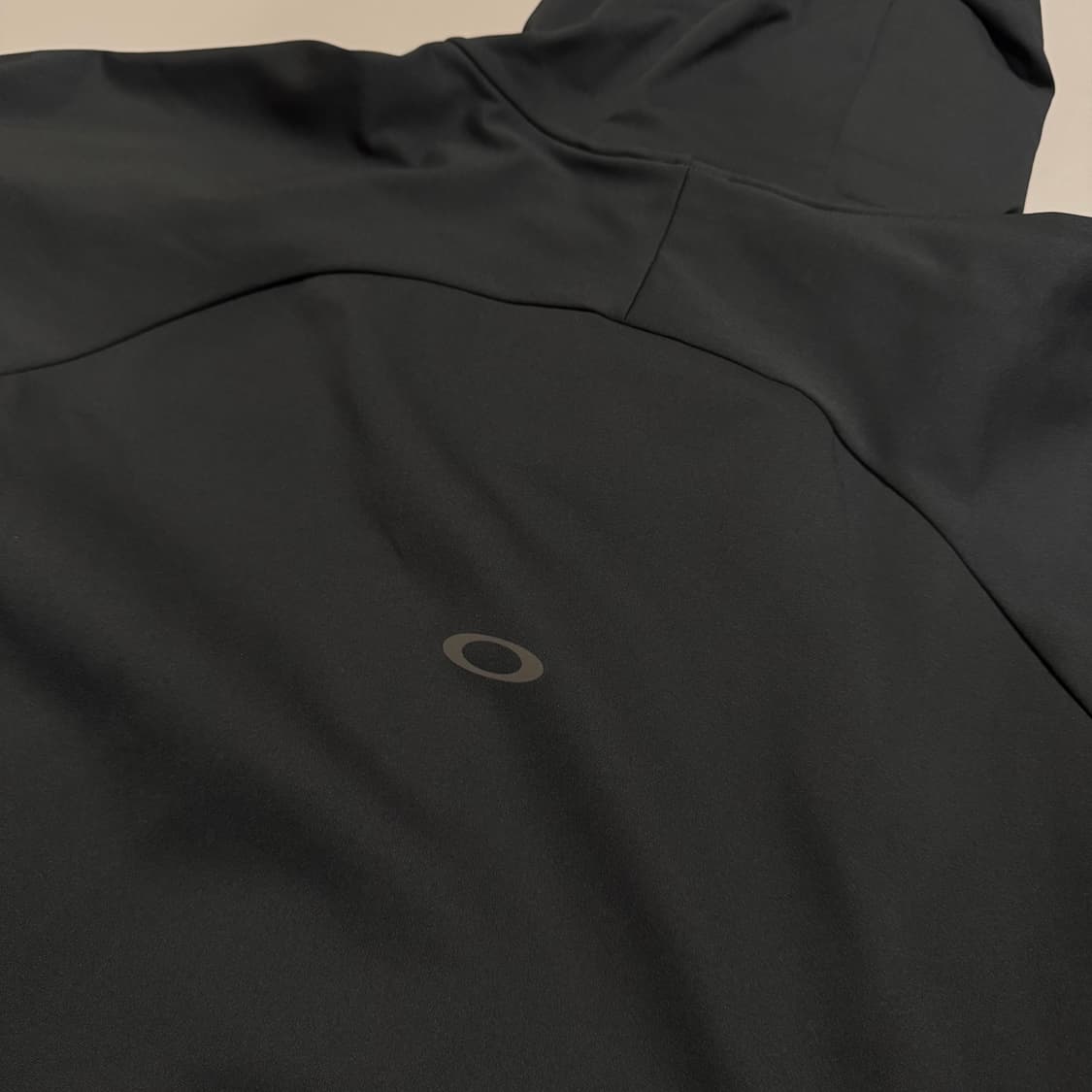 오클리(OAKLEY) 블랙 인핸스 그리드 폴리에스터 후드 윈드브레이커 상품이미지7