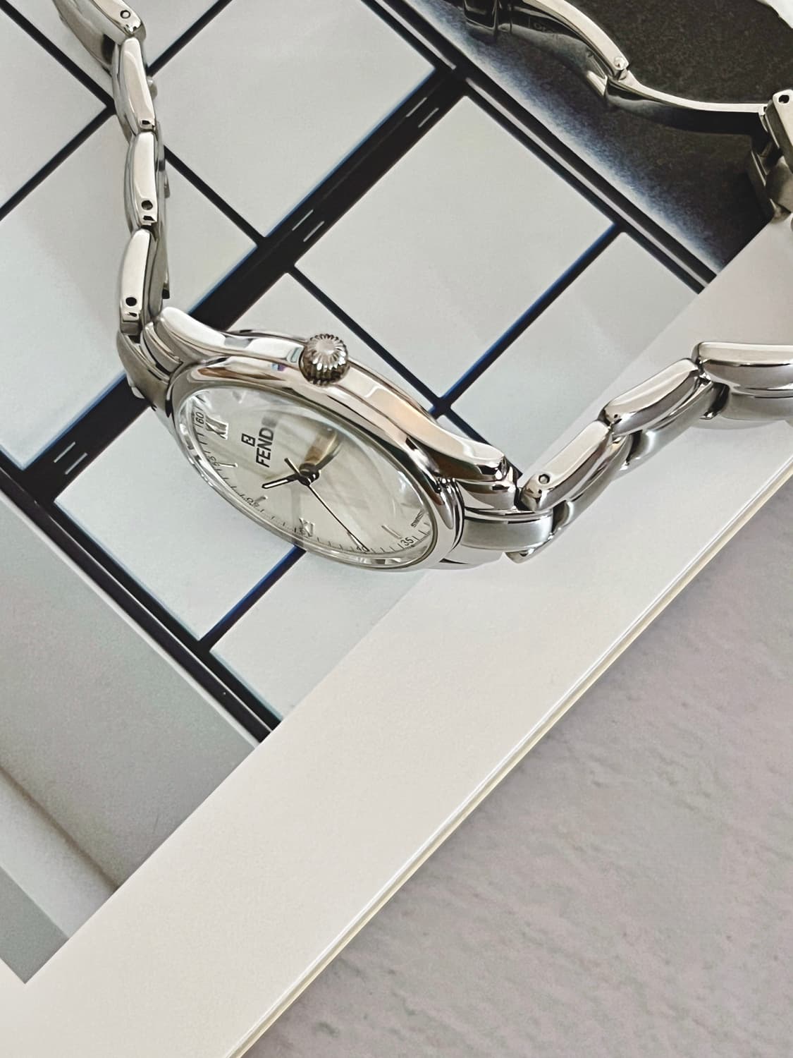 FENDI 실버 라운드 다이얼 펜디 남성 시계  상품이미지5