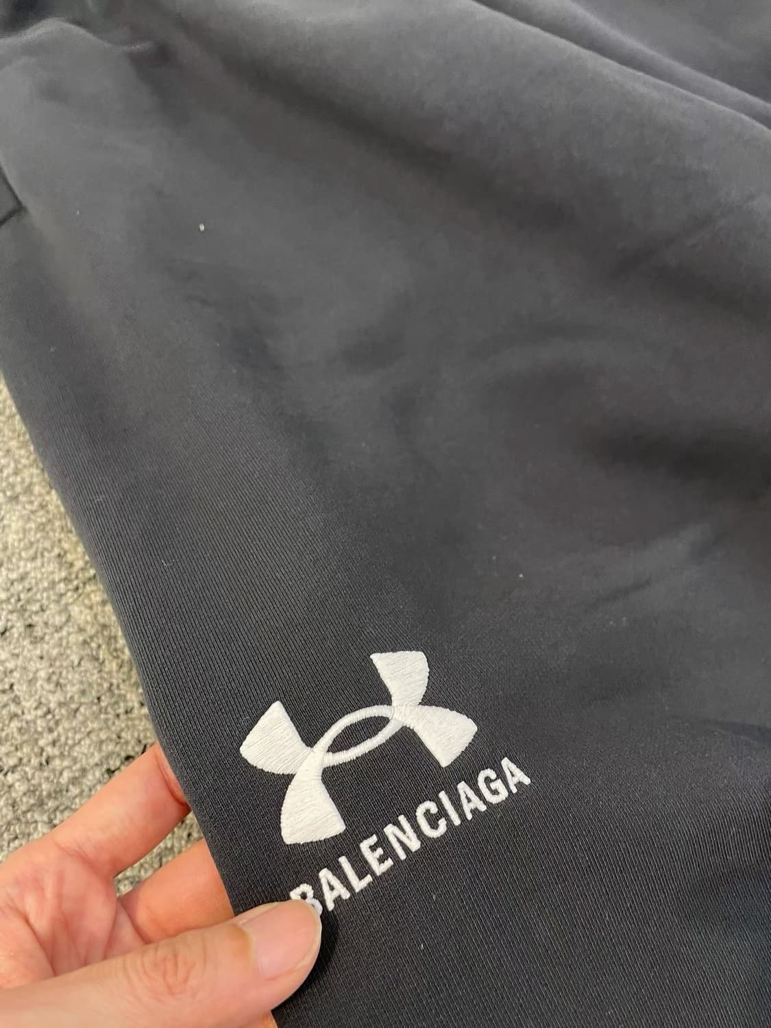 발렌시아가 x 언더아머 배기 스웨트 팬츠  상품이미지5