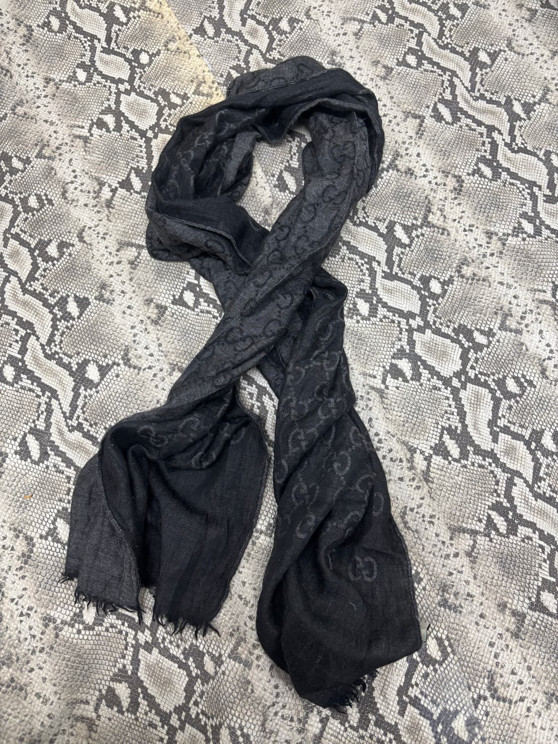 [GUCCI]Logo Print Black Scarf 상품이미지1