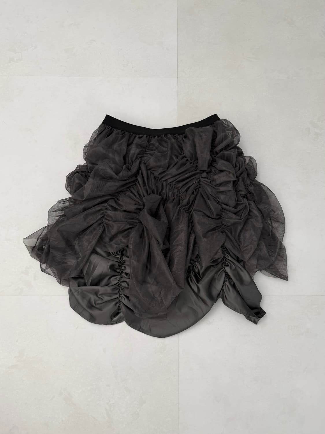 차콜 시스루 셔링 미디 스커트  상품이미지6