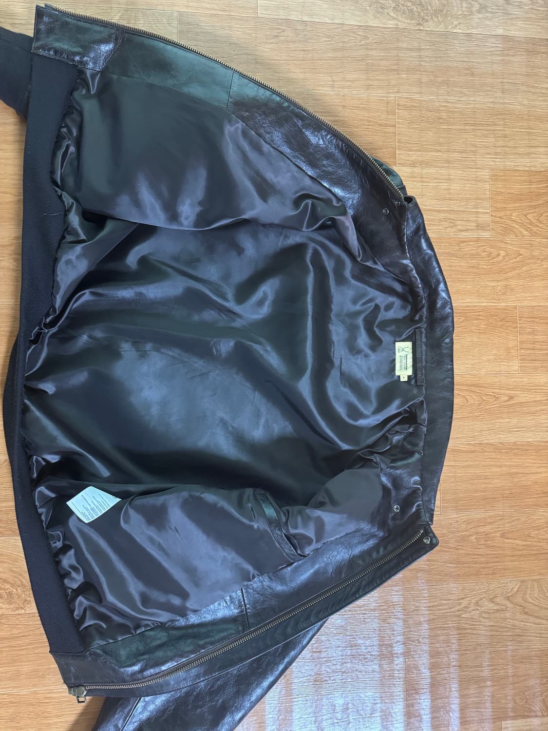 디스이즈네버댓 x 다니엘 존스턴 프로그 레더 플라이트 자켓 다크 브라운 상품이미지5