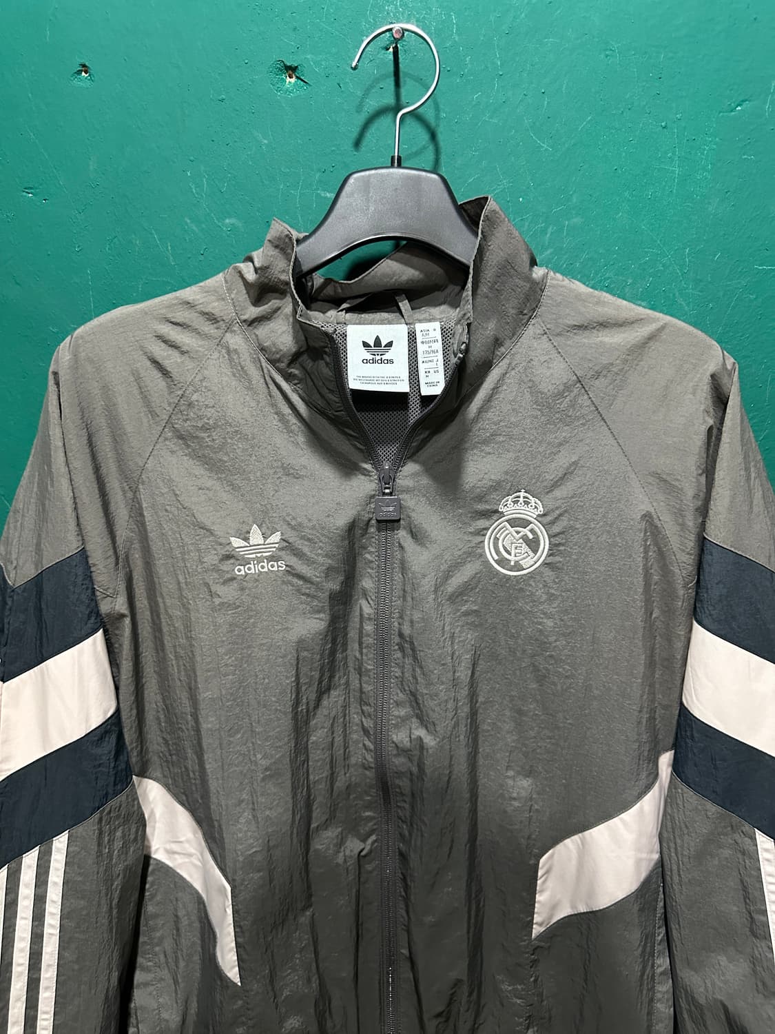 아디다스 레알마드리드 바람막이 실측100 상품이미지2