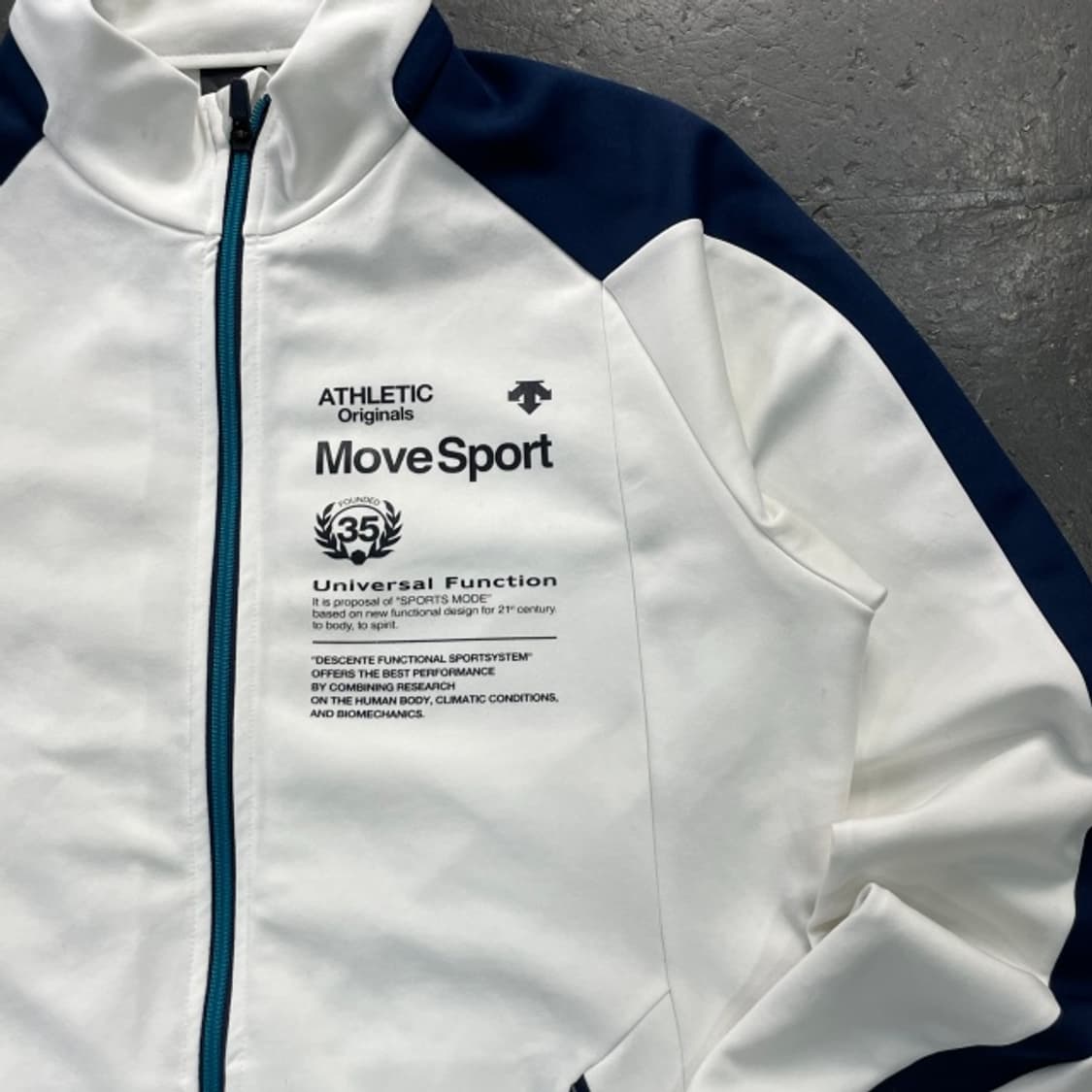 100 데상트 집업  상품이미지2