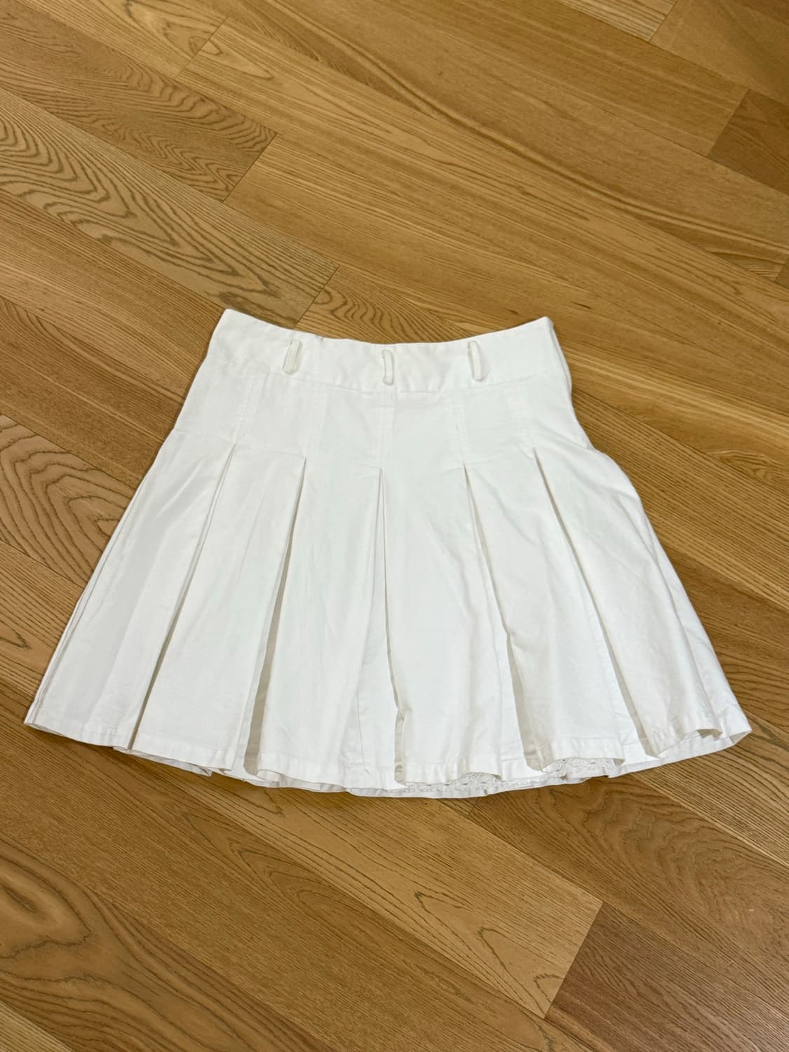 brandy melville 화이트 플리츠 스커트 상품이미지1