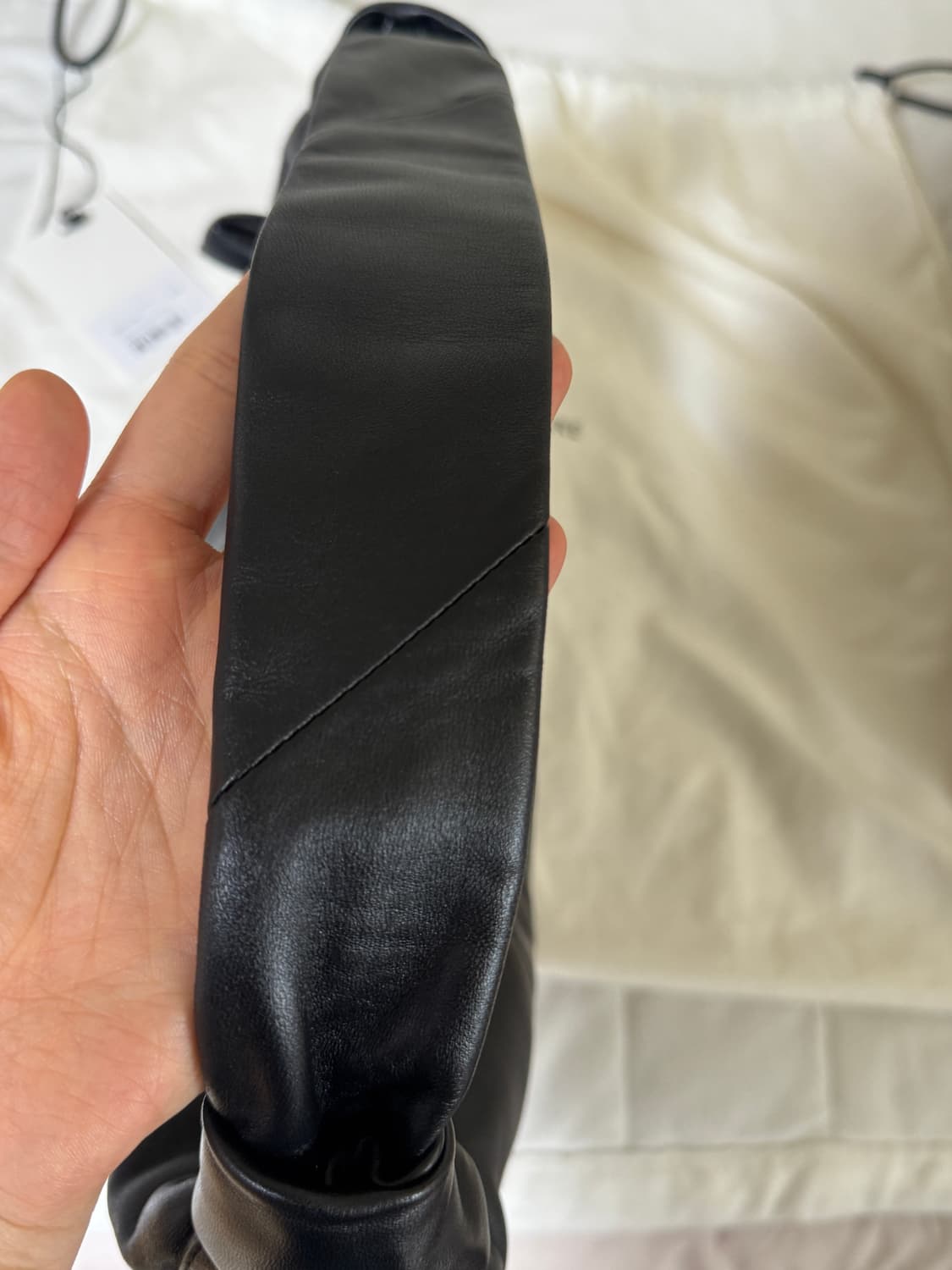 르메르 포춘백 소프트 나파 레더 블랙 라지 상품이미지6